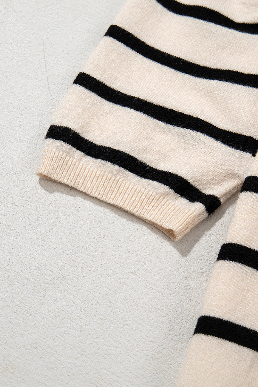 Ribbed Trim Round Neck Bubble Sleeve Knitted Top eAura