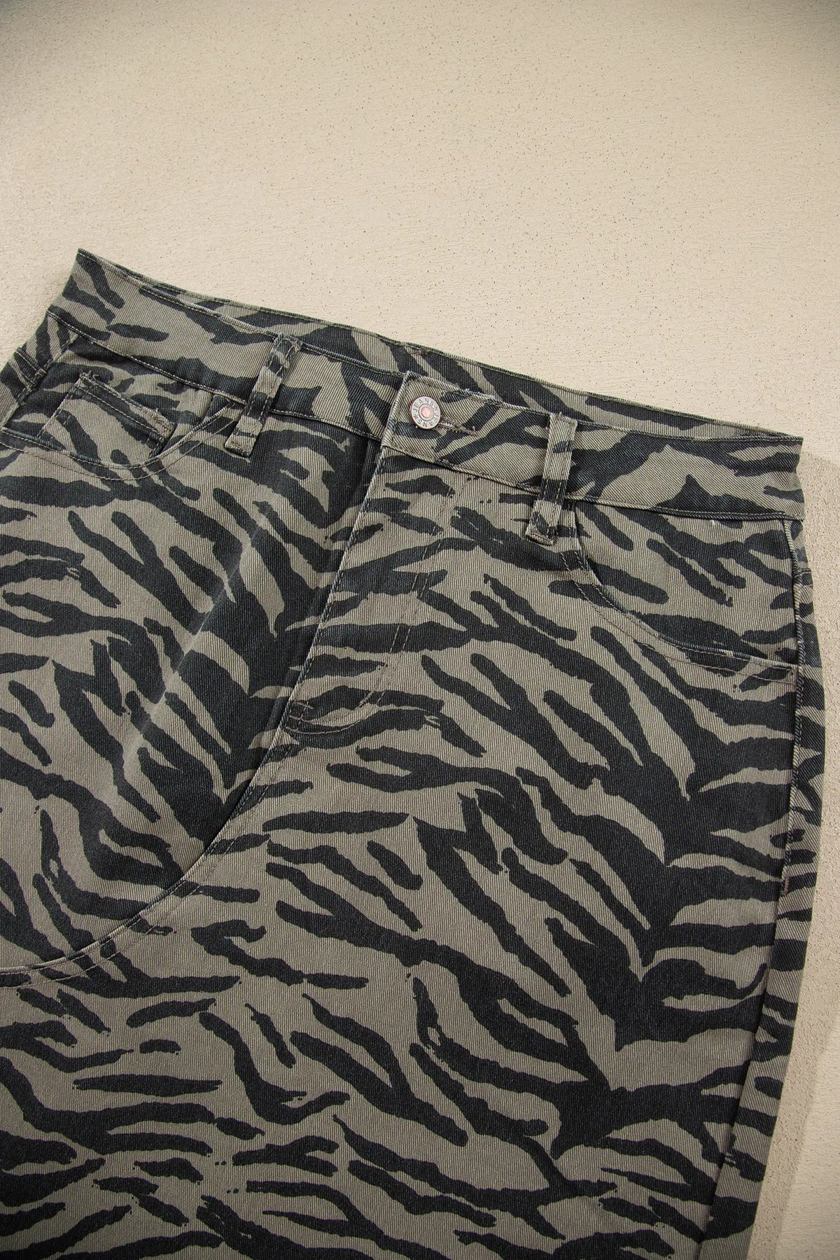 Leopard Print Side Split Frayed Hem Denim Midi Skirt