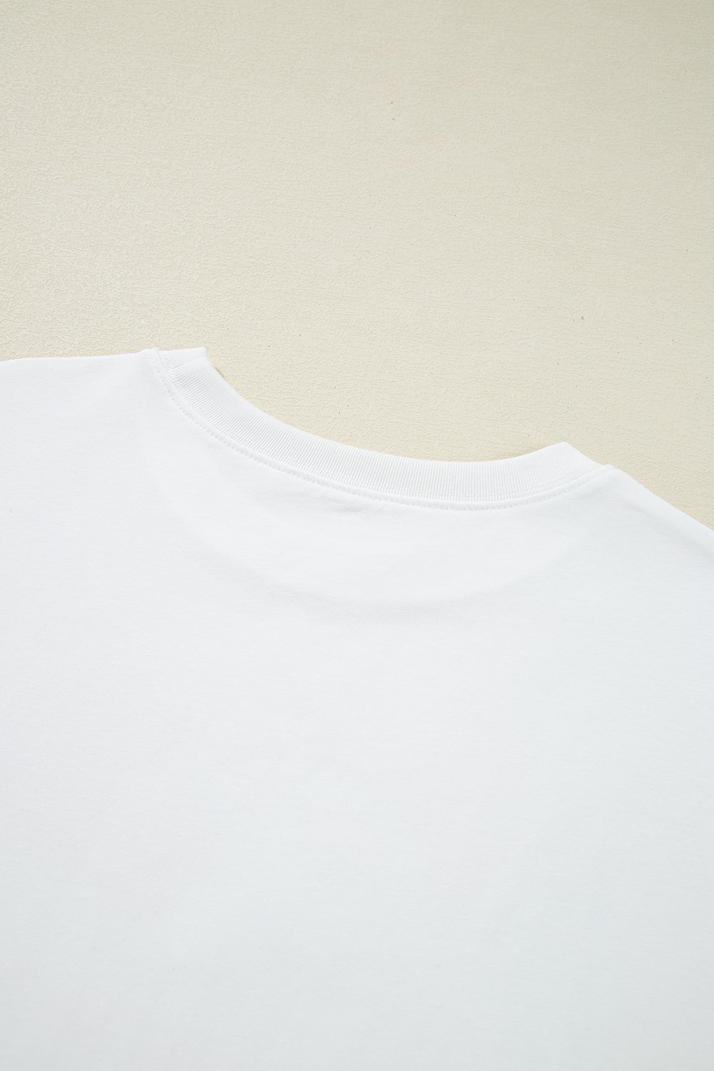 White Flag Bow Graphic Crewneck Tee eAura