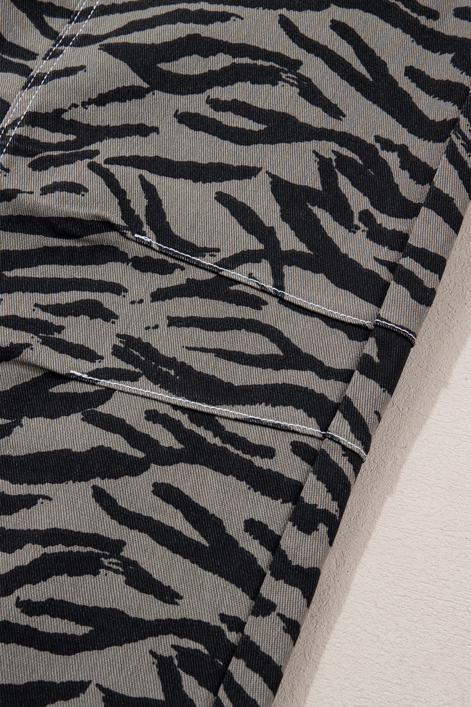 Zebra Stripe Printed Wide Leg Barrel Jeans – Gray