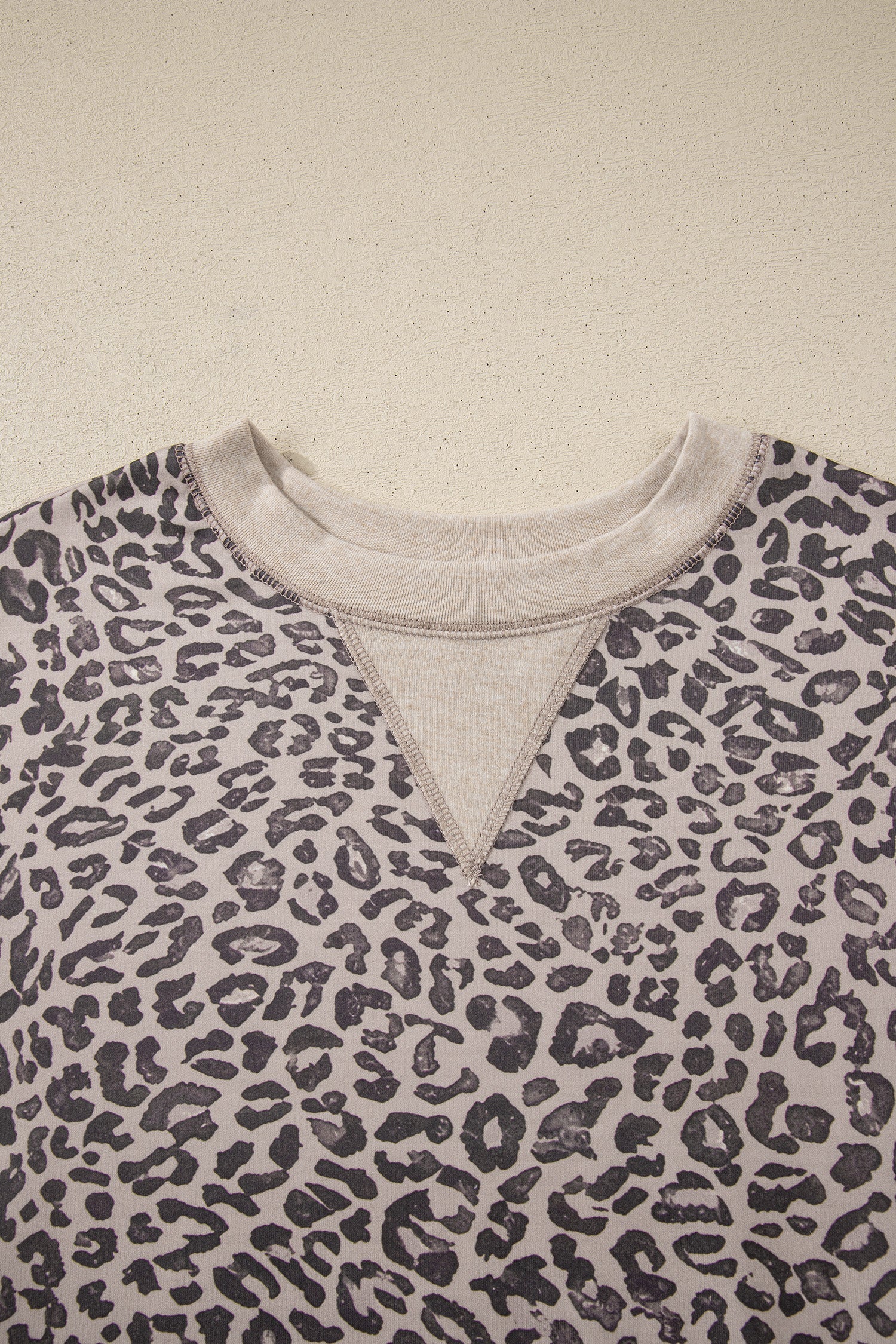 Leopard Print Crew Neck Sweatshirt - eAura