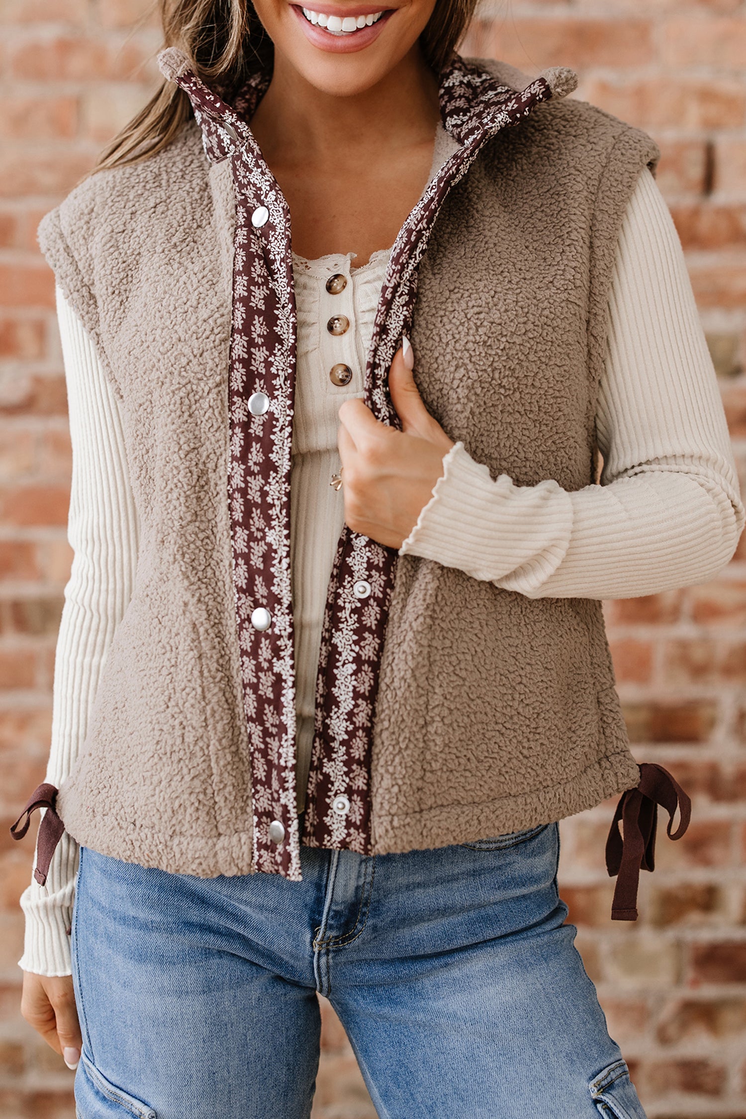 Side Bows Sherpa Fleece Vest – Goat