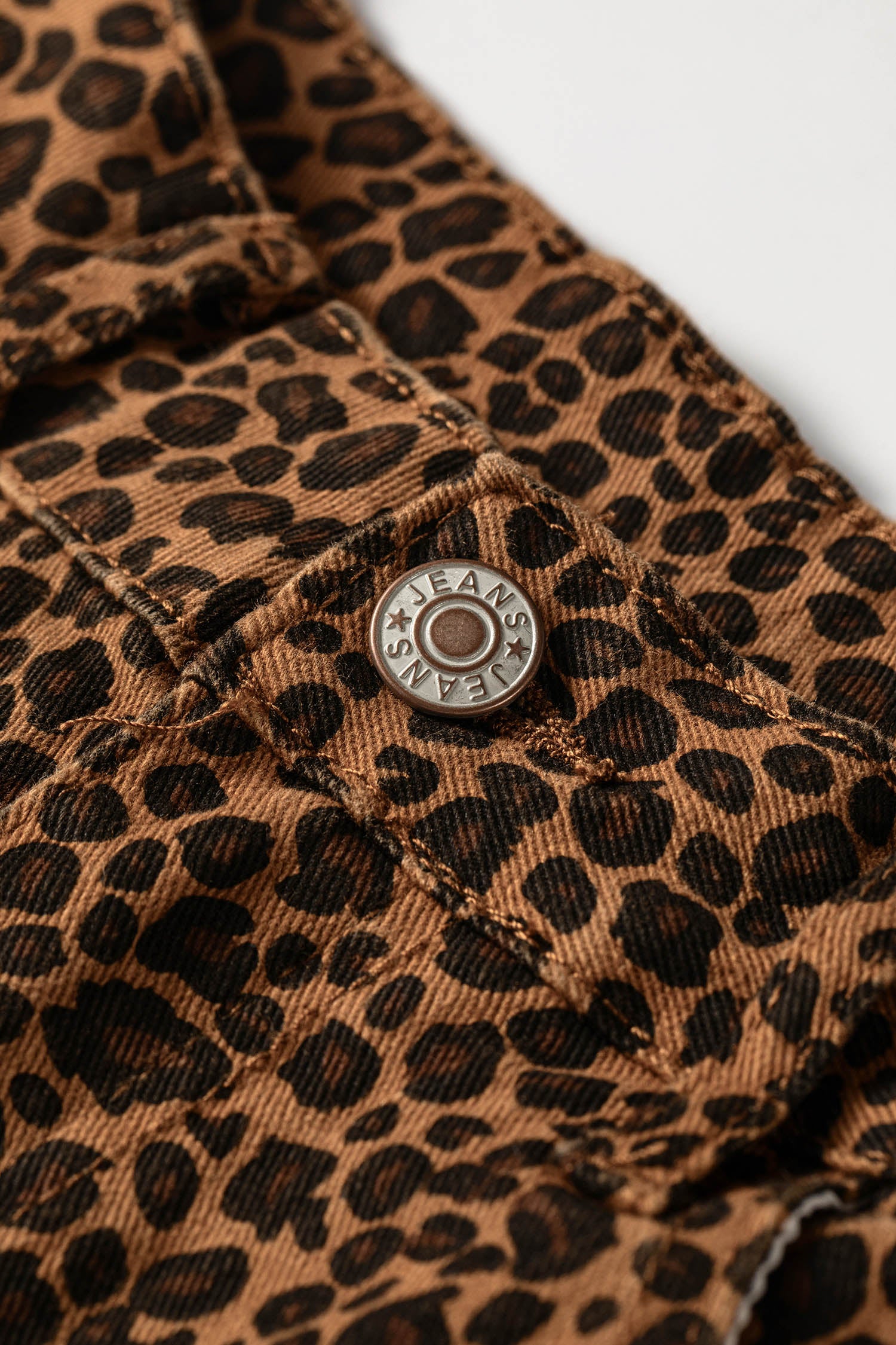 Leopard Print Ruffled Hem Shift Jeans – Brown