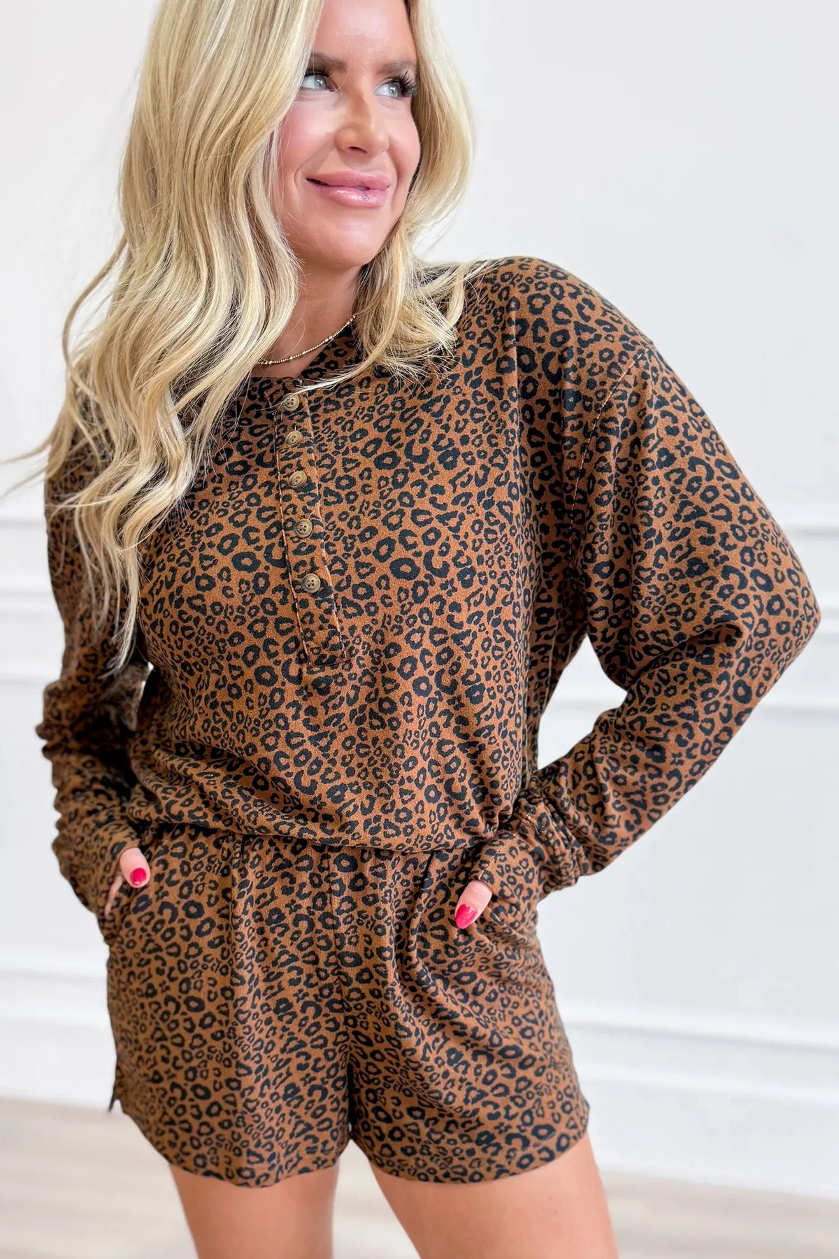 Leopard Print Long Sleeve Henley Top Elastic Waist Shorts 2pcs Outfit – Brown