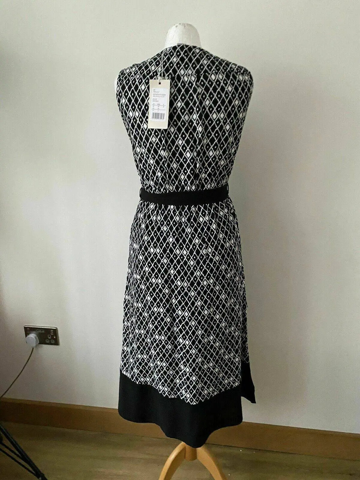 Anna Field Black & White Dress Size 8 Diamond Pattern Geometric Monochrome - Beagle Boutique Fashion Outlet
