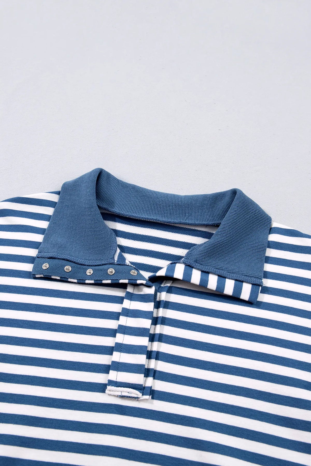 Colour Block Trim Raw Seam Split Hem Loose Pullover Sweatshirt – Blue Stripe