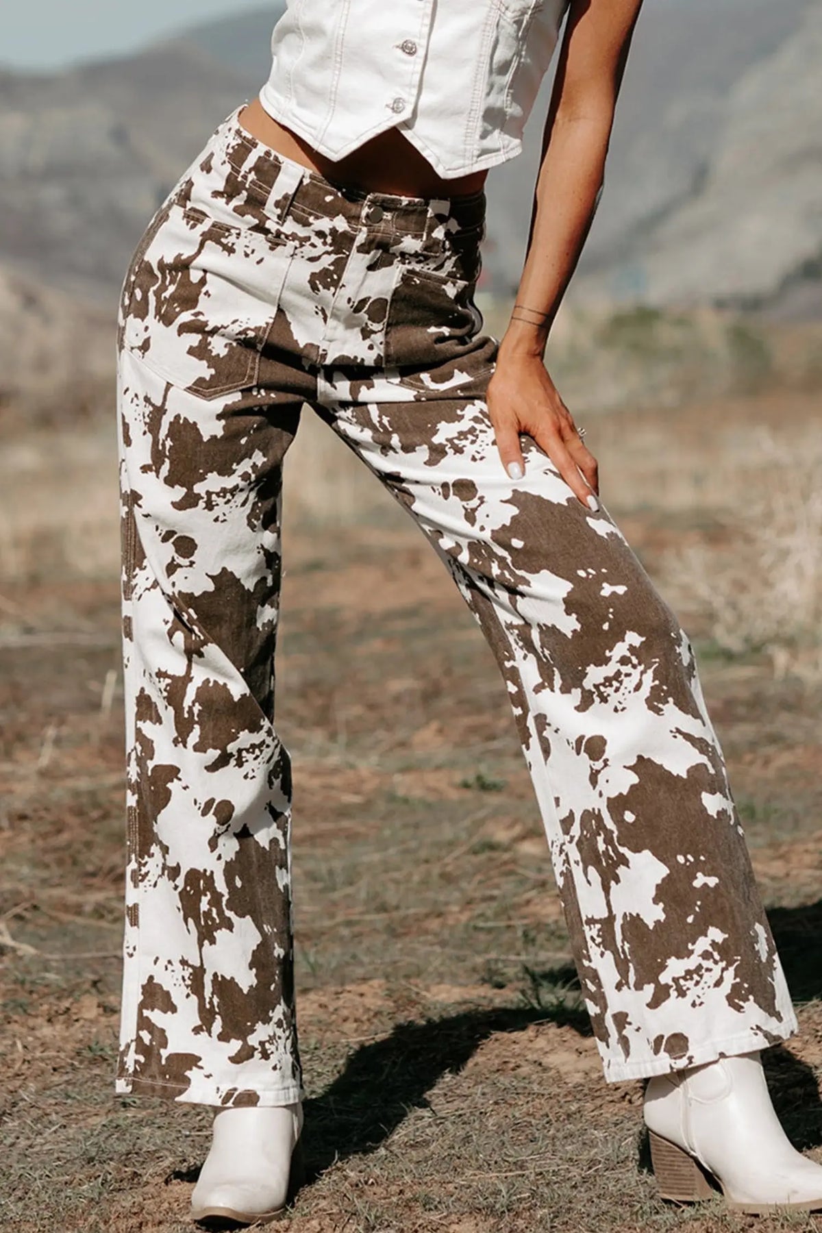 Abstract Pattern Regular Fit Full-Length Western Style Jeans – Brown