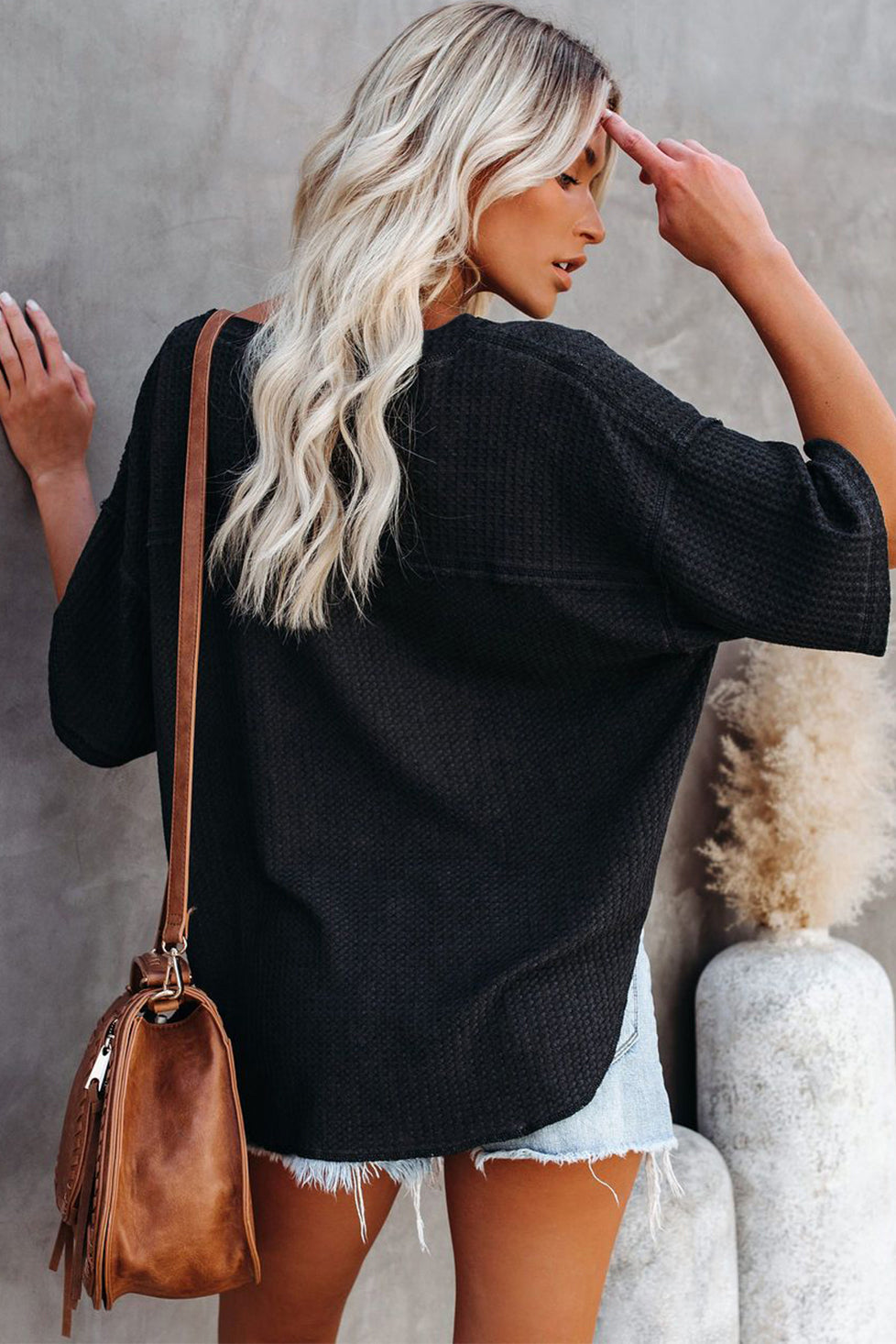 Exposed Seam Half Sleeve Knitted V-Neck Textured Top eAura