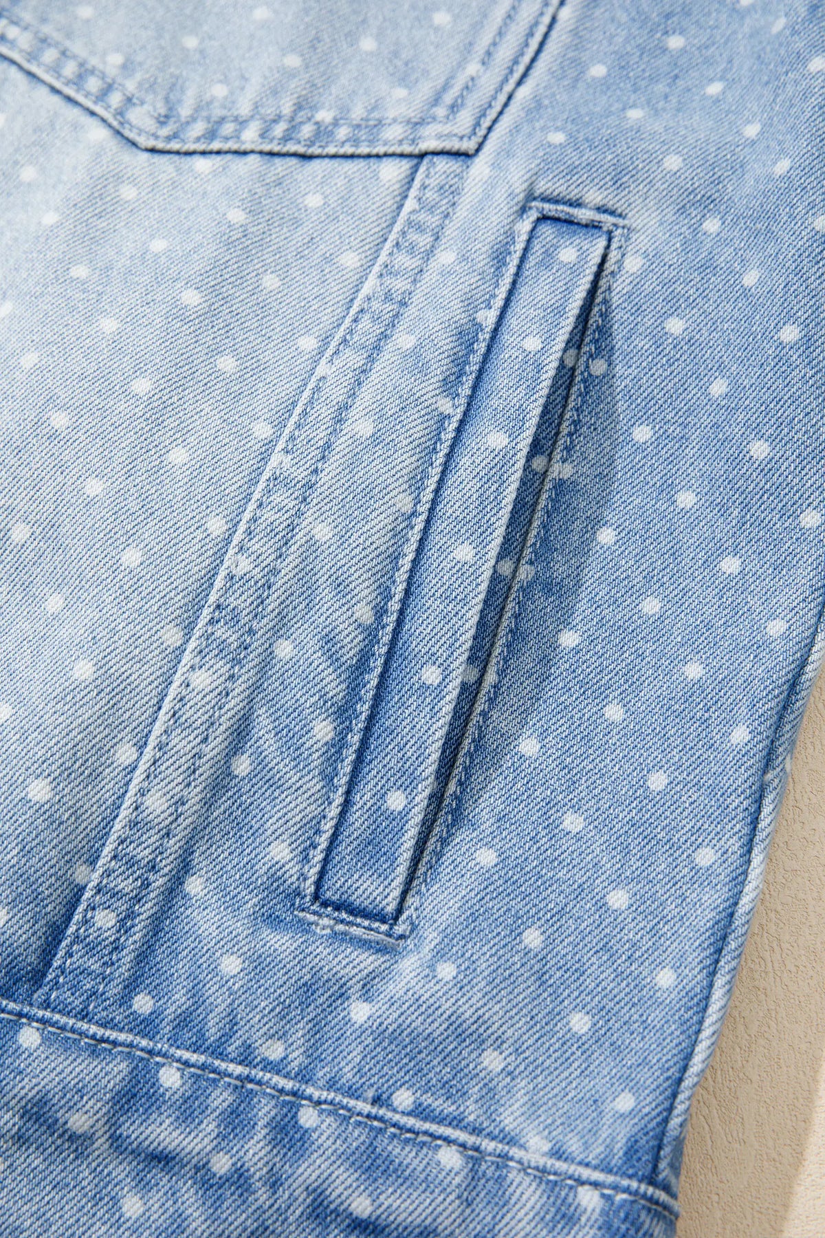 Sky Blue Polka Dot Long Sleeve Collar Pocket Casual Shift Silhouette Denim Jacket – Light Blue