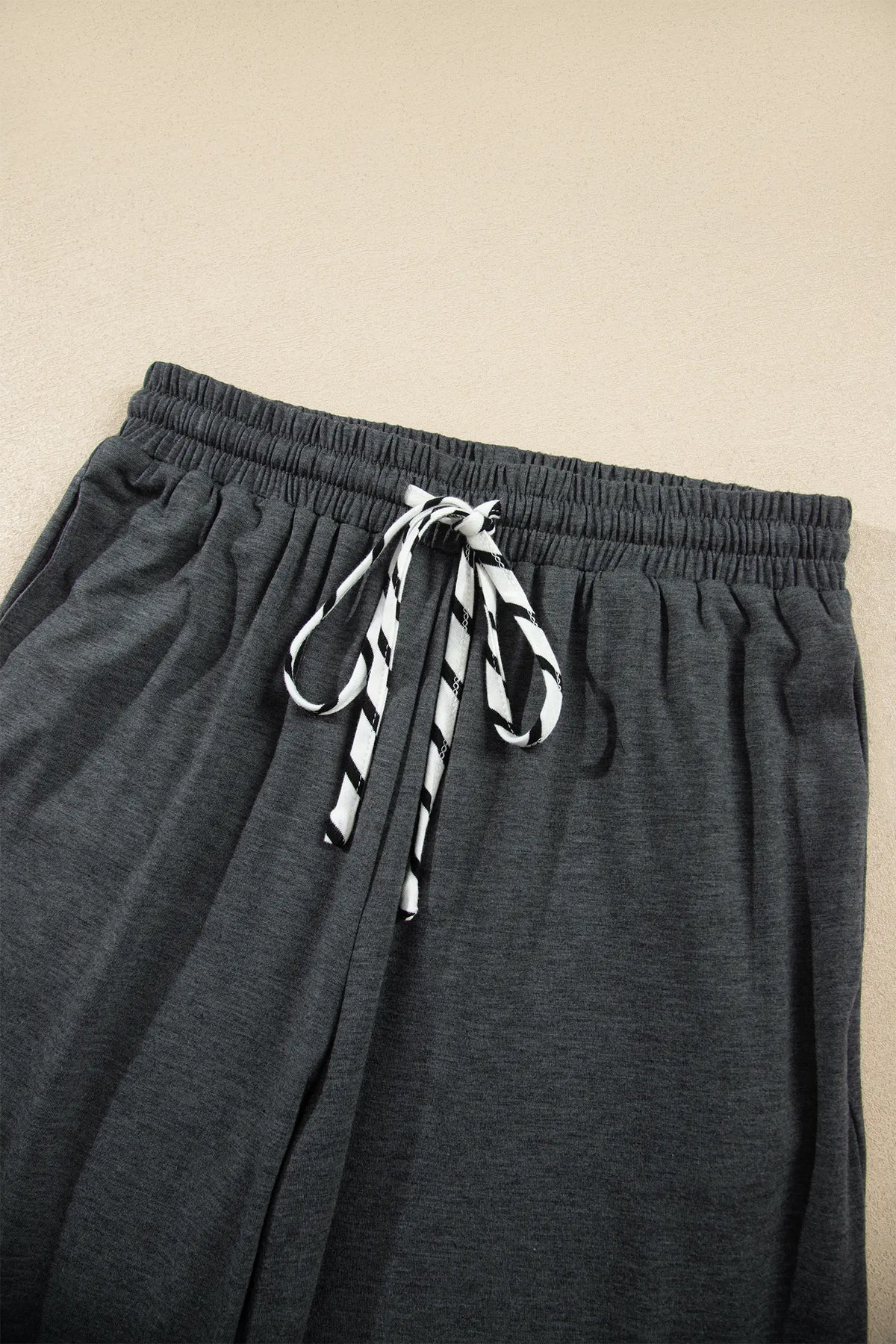 V Neck Ruffle Contrast Sleeve Top Drawstring Pants 2pcs Set – Grey Stripe