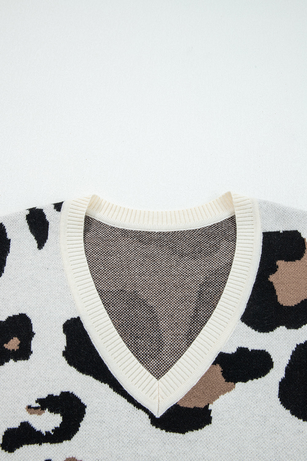 Leopard Print Patchwork Sleeve V-Neck Sweater eAura