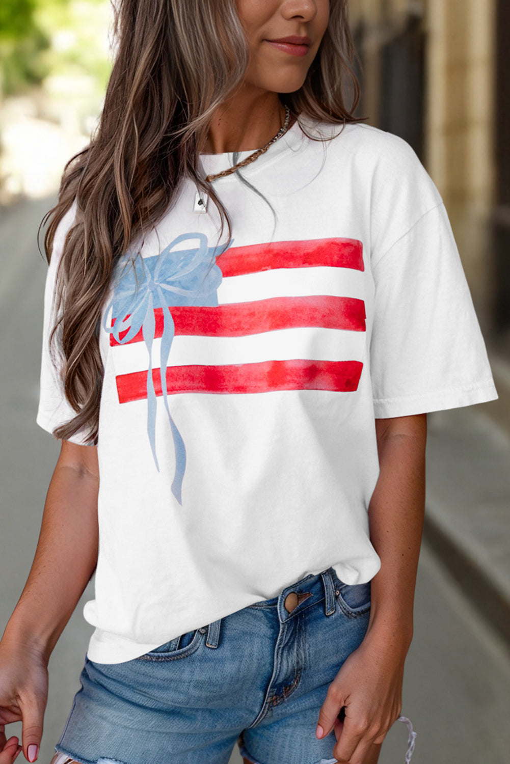 White Flag Bow Graphic Crewneck Tee eAura