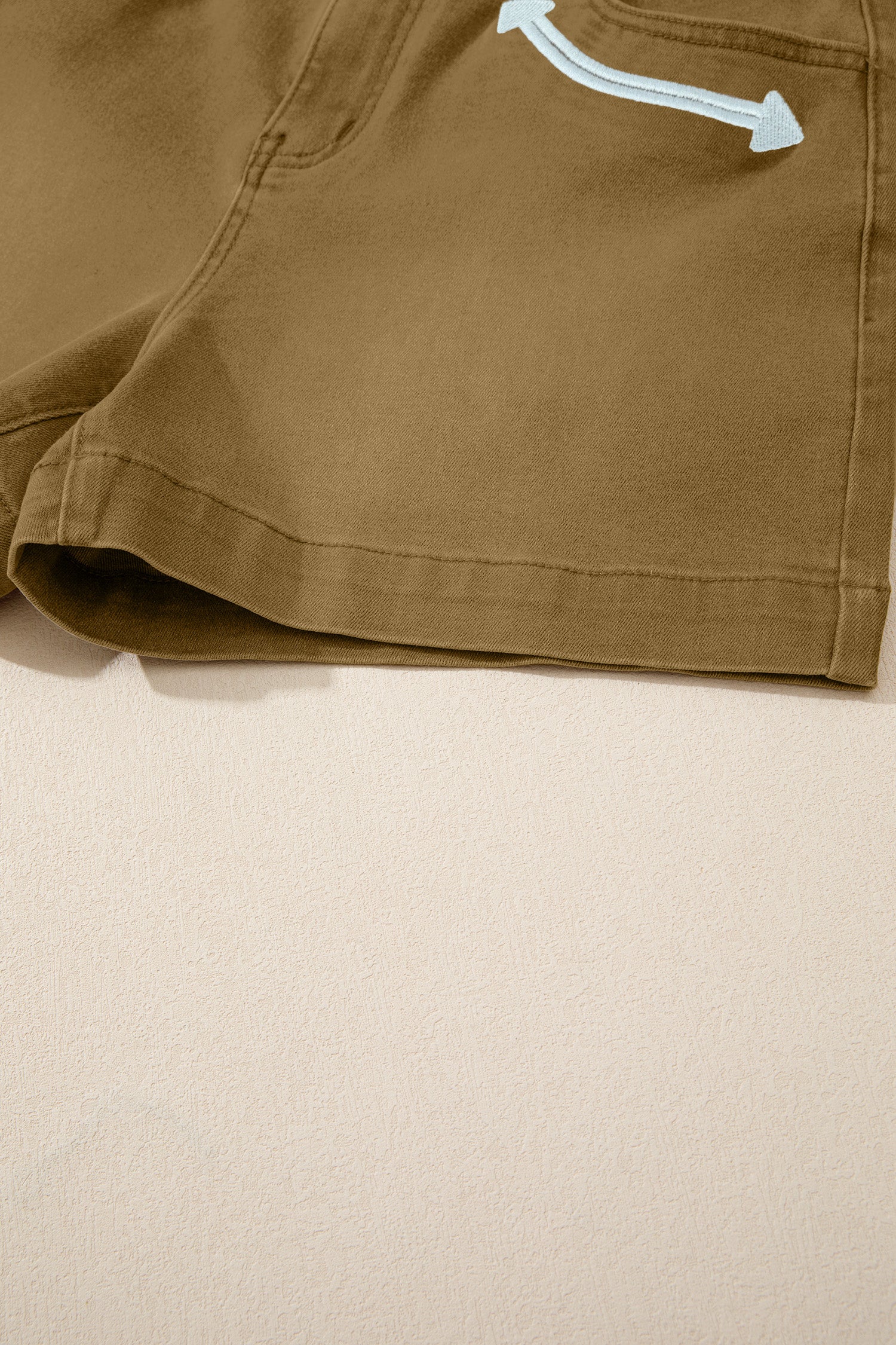 Contrast Arrow Detail Western Denim Shorts – Pale Khaki