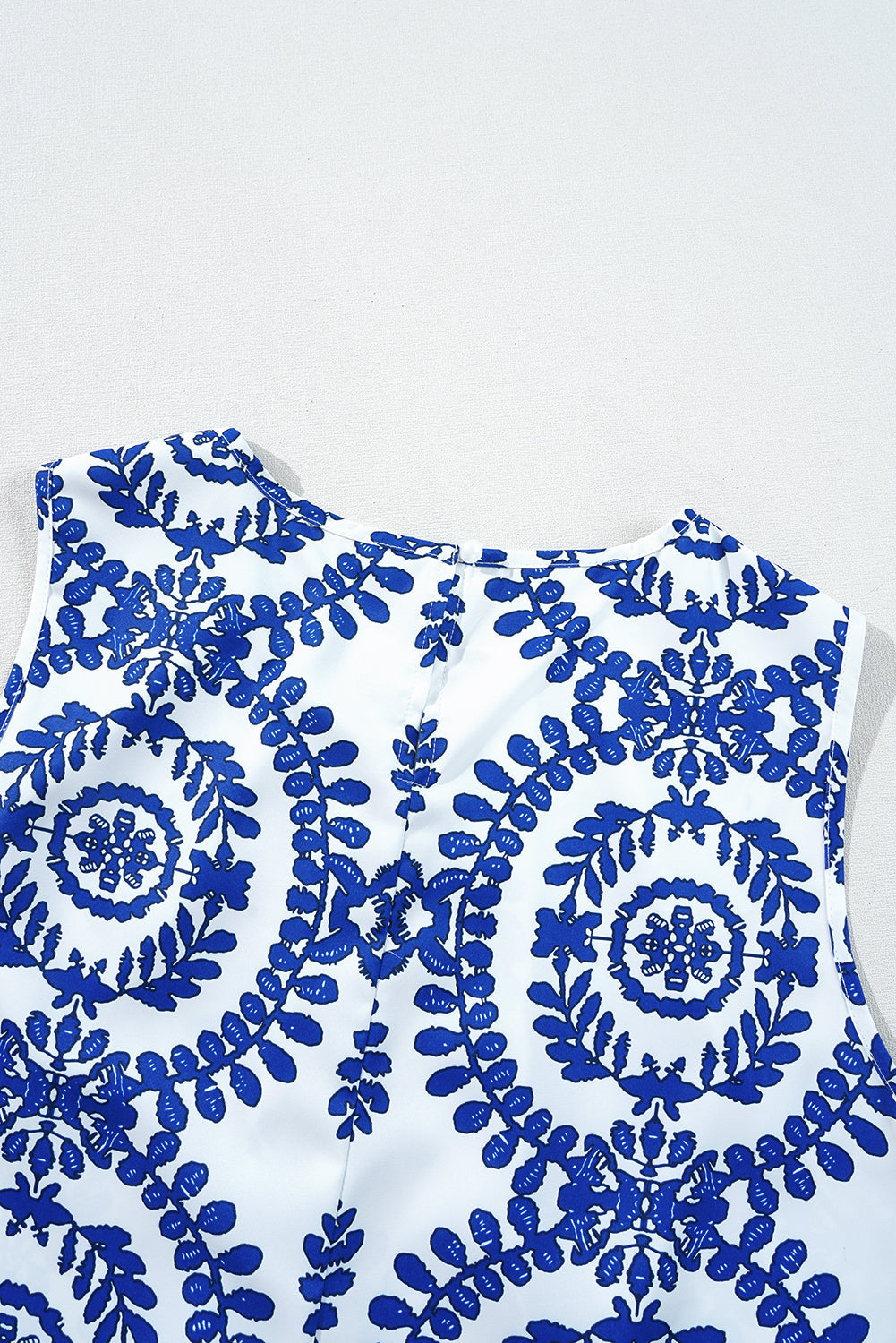 Blue Vintage Print Pintuck Crew Neck Tank Top eAura