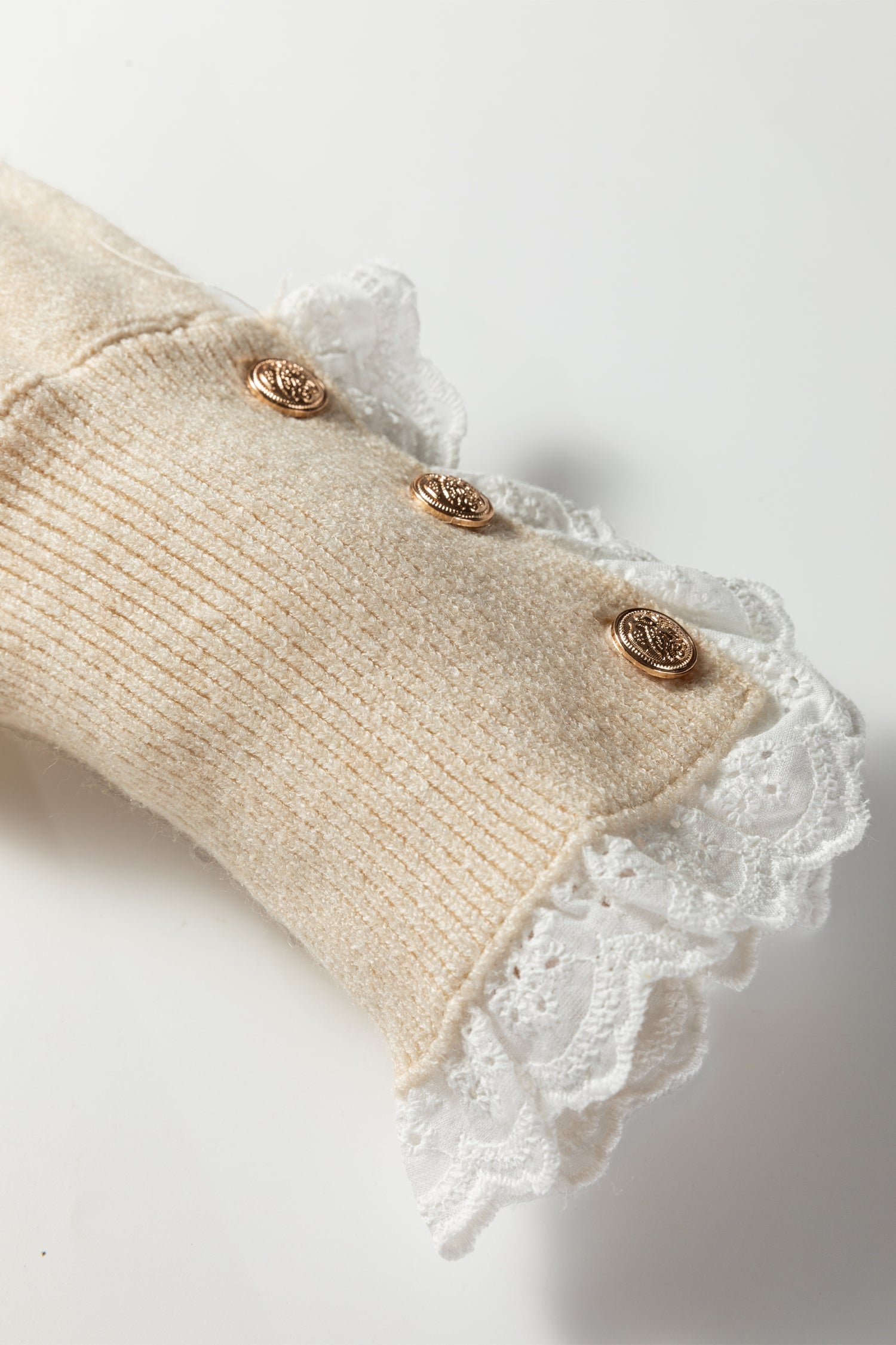 Lace Trim Sweater Patchwork Buttoned Cuffs Loose Sweater - eAura