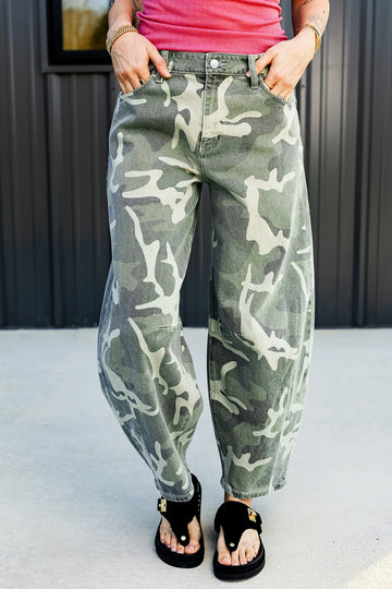 Camo Print Button Fly Straight Leg Ankle Length Jeans – Green
