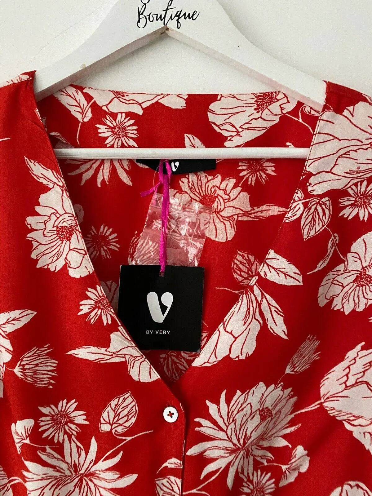 Very Red White Floral Collarless Blouse Size 8 - Beagle Boutique Fashion Outlet