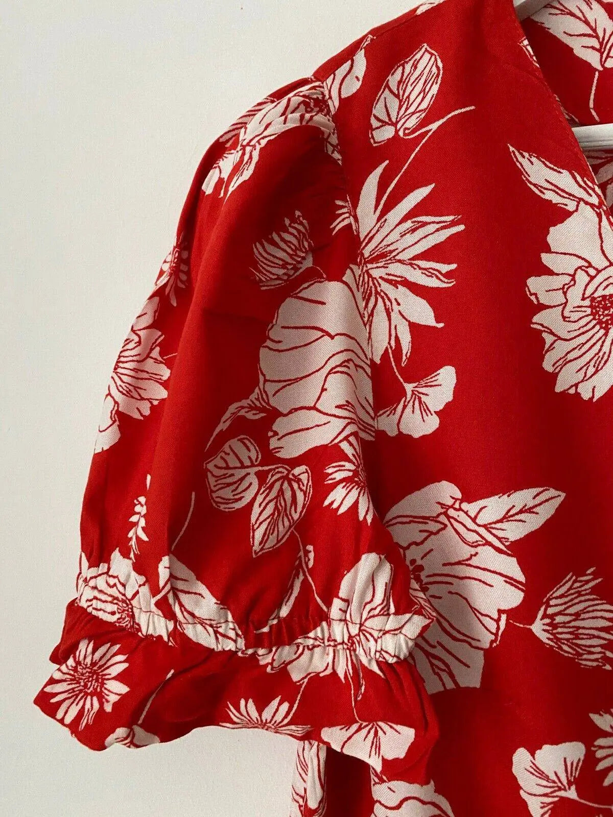 Very Red White Floral Collarless Blouse Size 8 - Beagle Boutique Fashion Outlet
