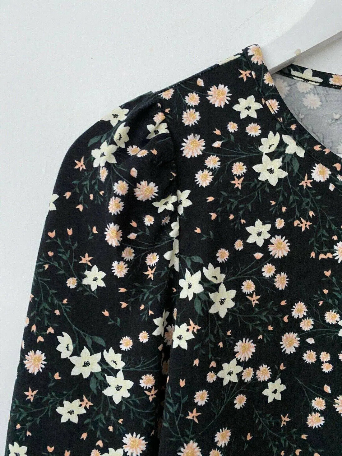 Very Ditsy Floral Long Sleeve T-Shirt Size 10 - Beagle Boutique Fashion Outlet