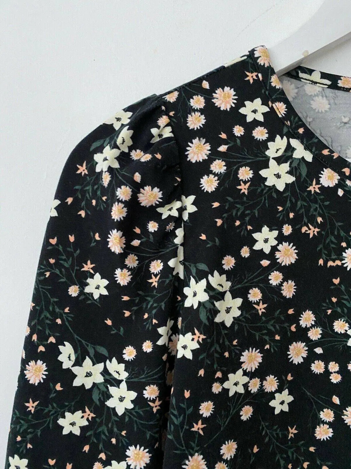 Very Ditsy Floral Long Sleeve T-Shirt Size 10 - Beagle Boutique Fashion Outlet
