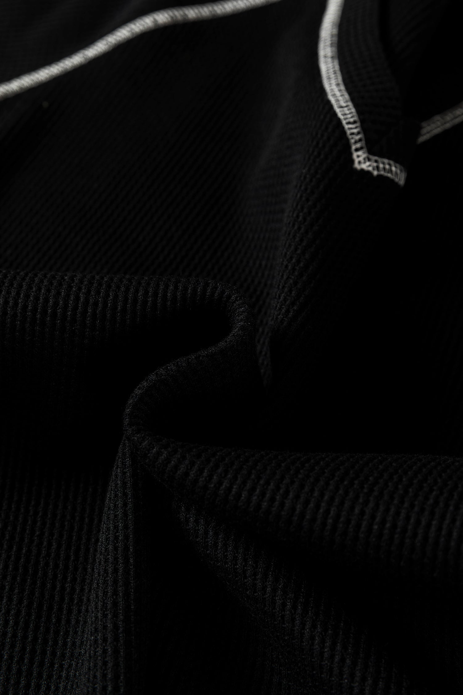 Waffle Textured Contrast Trim V Neck Tee – Black