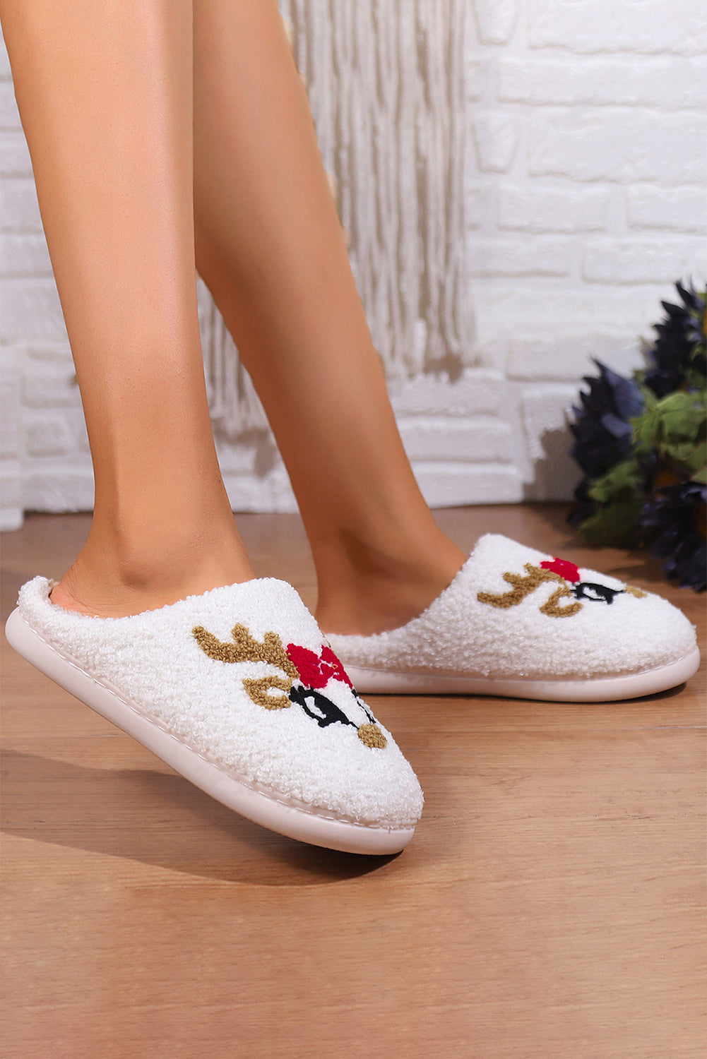 White Christmas Reindeer Slippers - eAura