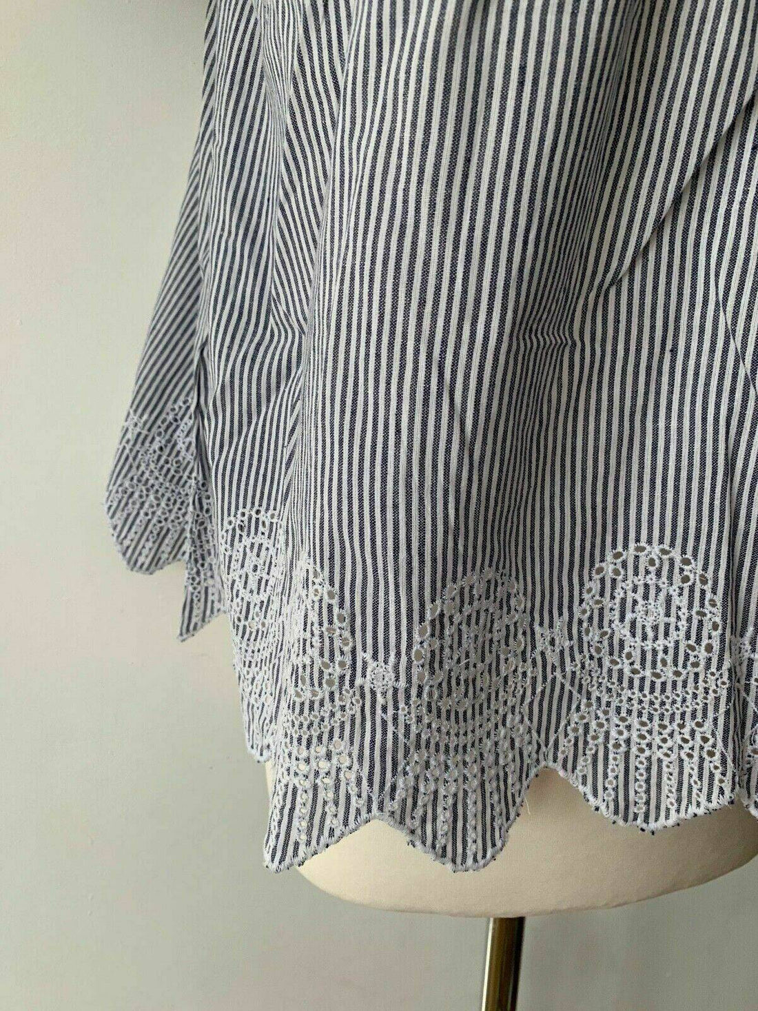 Brave Soul Broderie Anglaise Blouse Size S Elasticated Square Neck scallop hem - Beagle Boutique Fashion Outlet