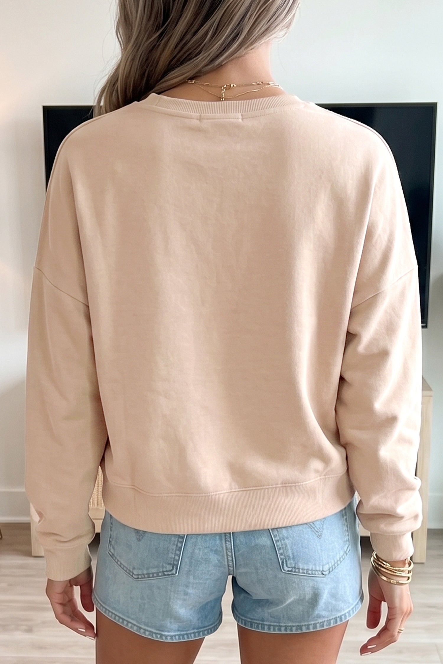 Horseshoe Embroidered Patch Graphic Drop Shoulder Sweatshirt – Parchment