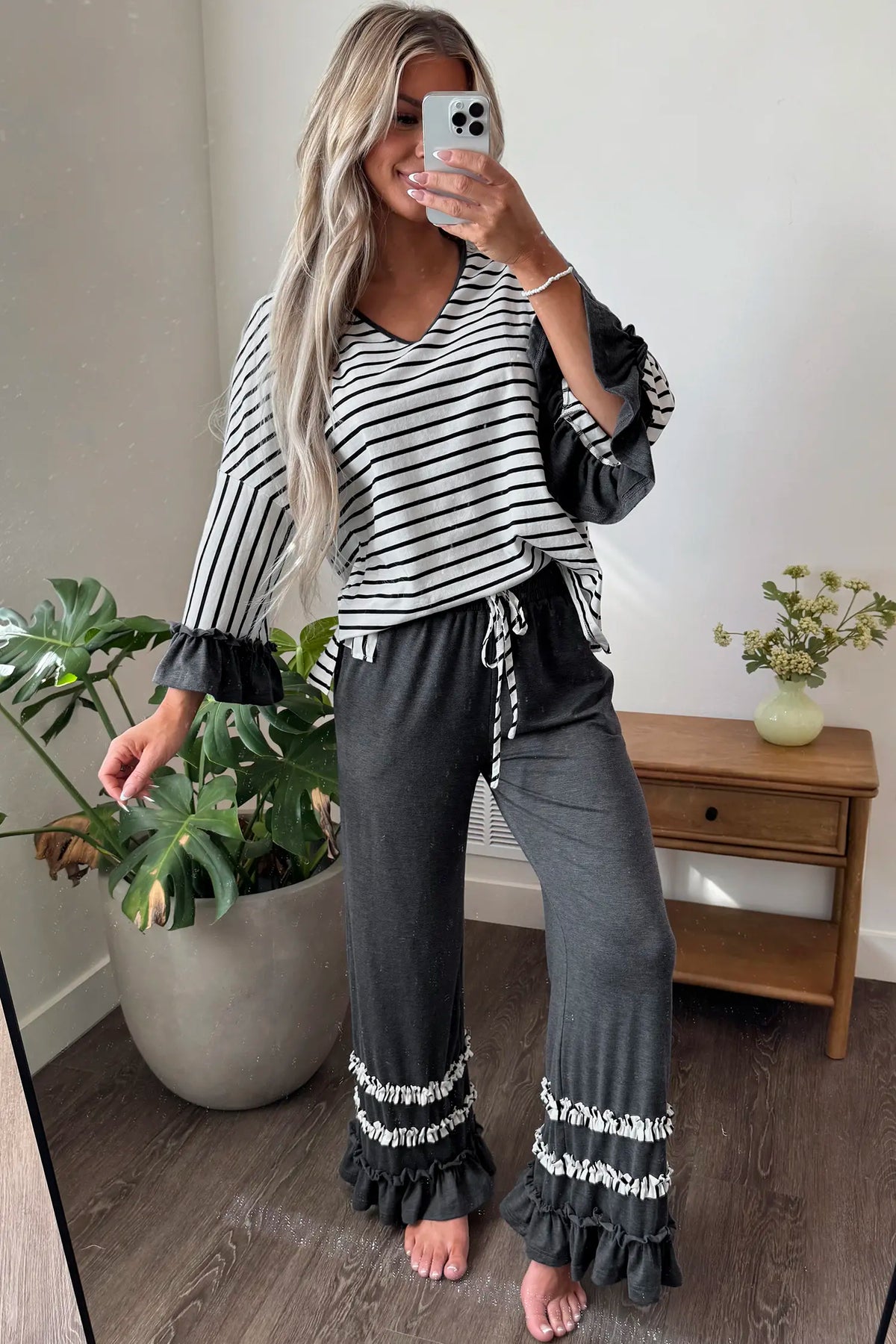 V Neck Ruffle Contrast Sleeve Top Drawstring Pants 2pcs Set – Grey Stripe