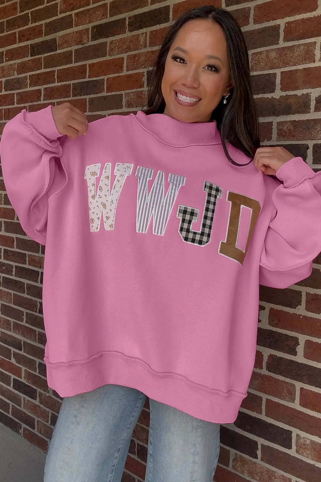 WWJD Mixed Pattern Embroidered Patch Graphic Mock Neck Sweatshirt – Pink