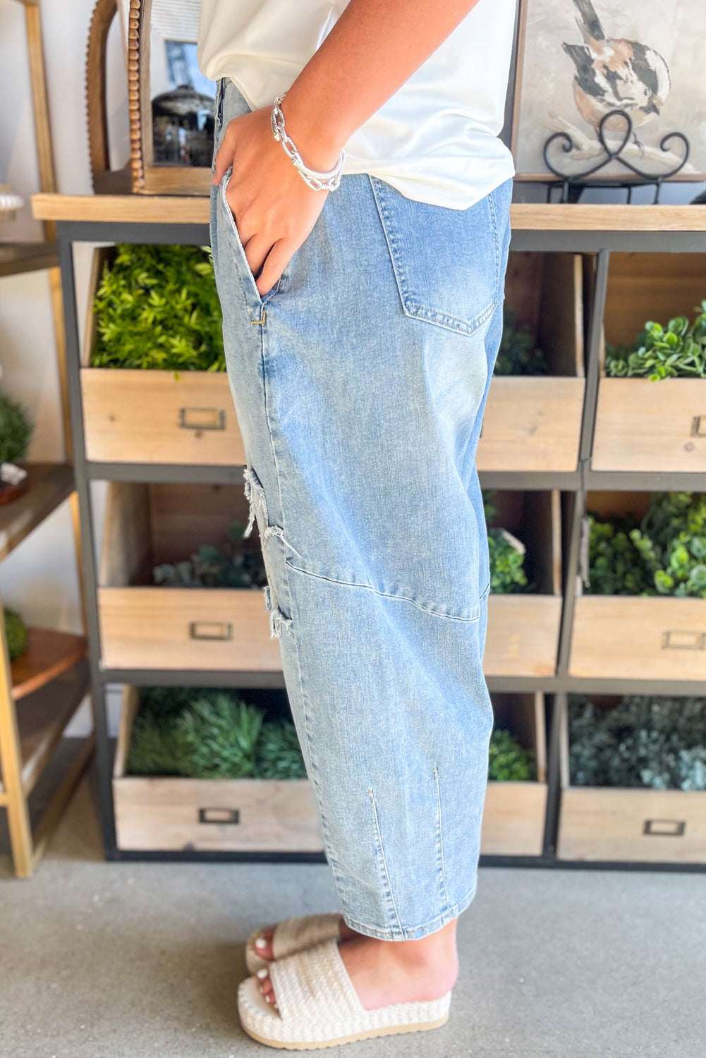 Flower Patched Light Wash Cropped High Waist Jeans - eAura