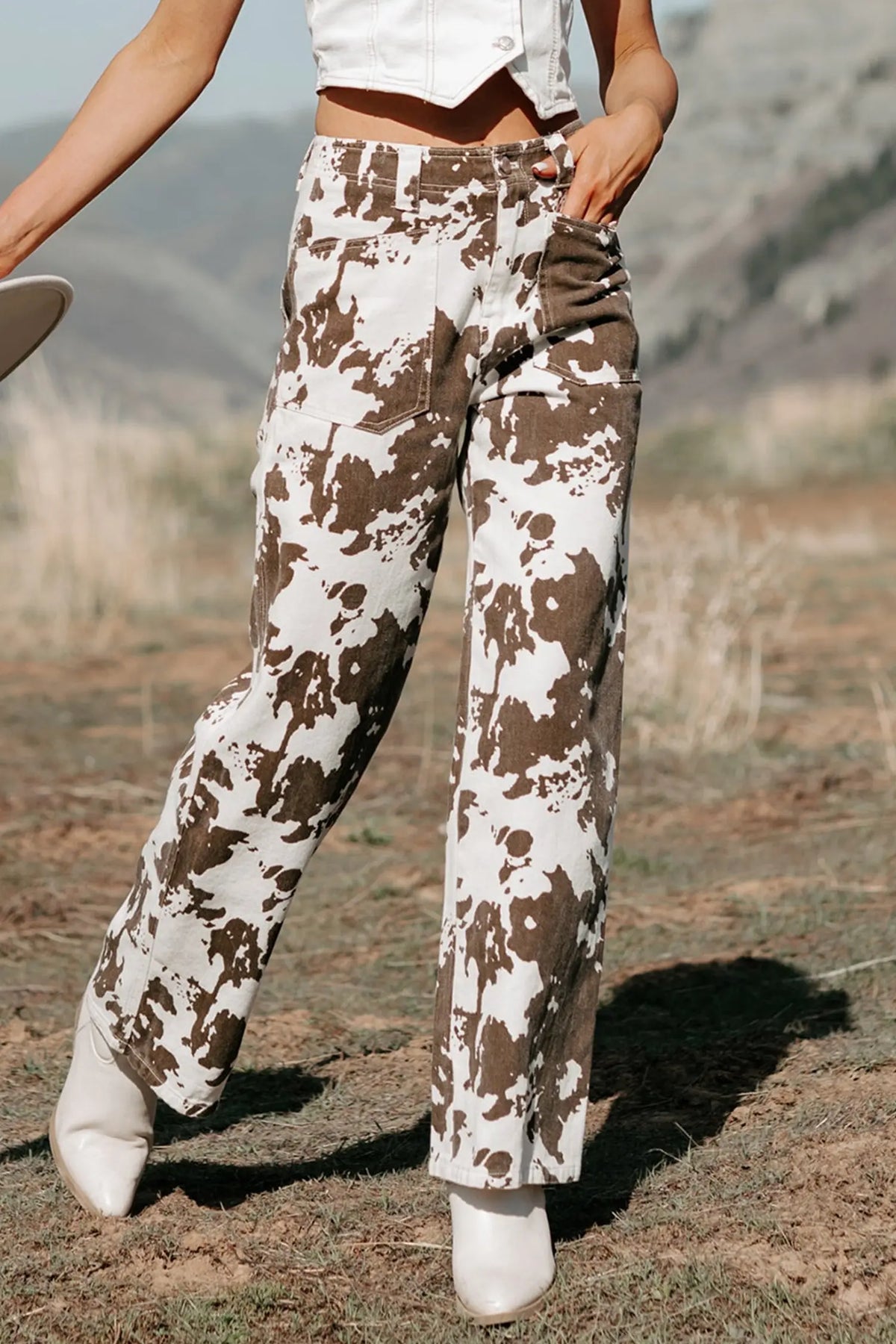 Abstract Pattern Regular Fit Full-Length Western Style Jeans – Brown