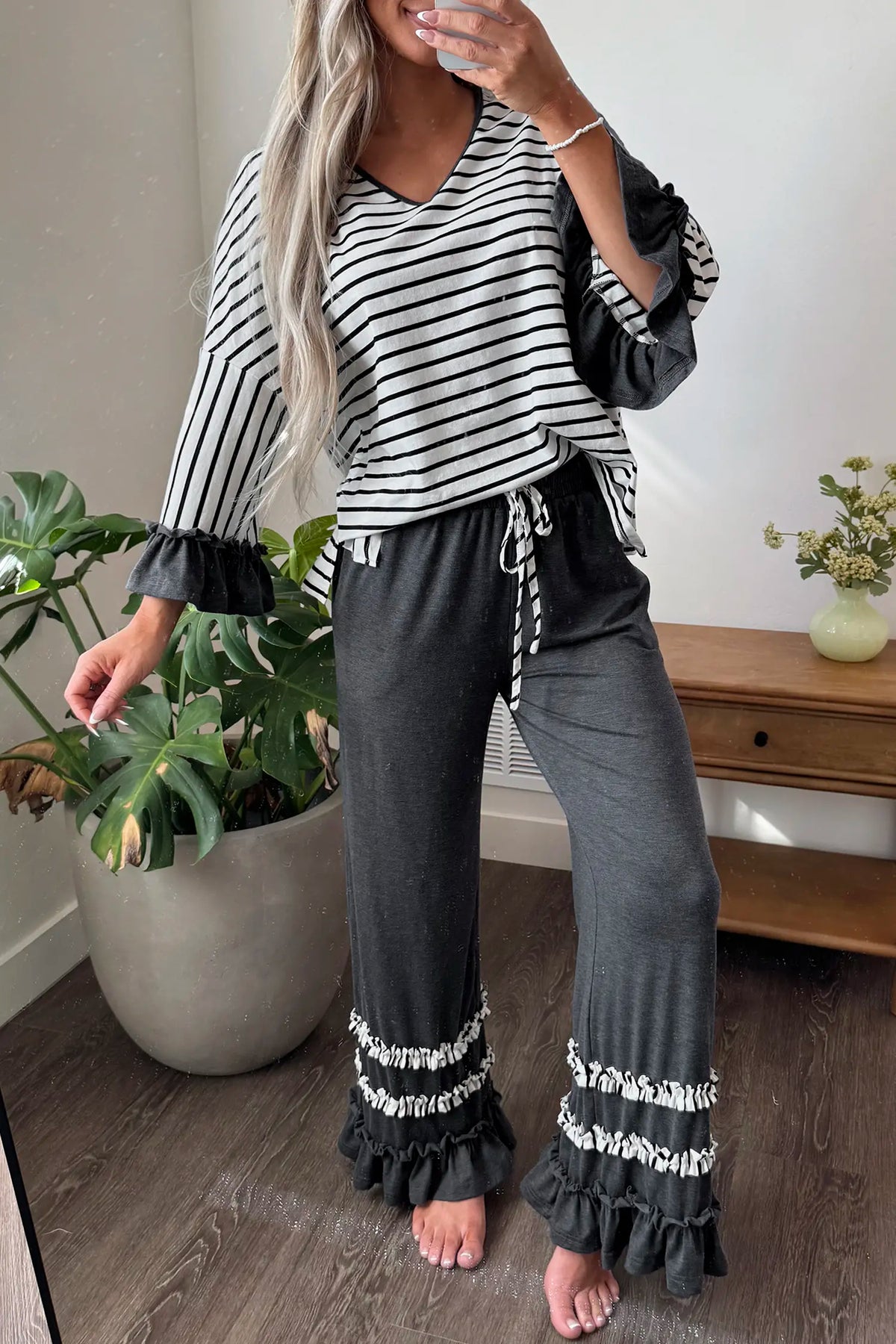 V Neck Ruffle Contrast Sleeve Top Drawstring Pants 2pcs Set – Grey Stripe