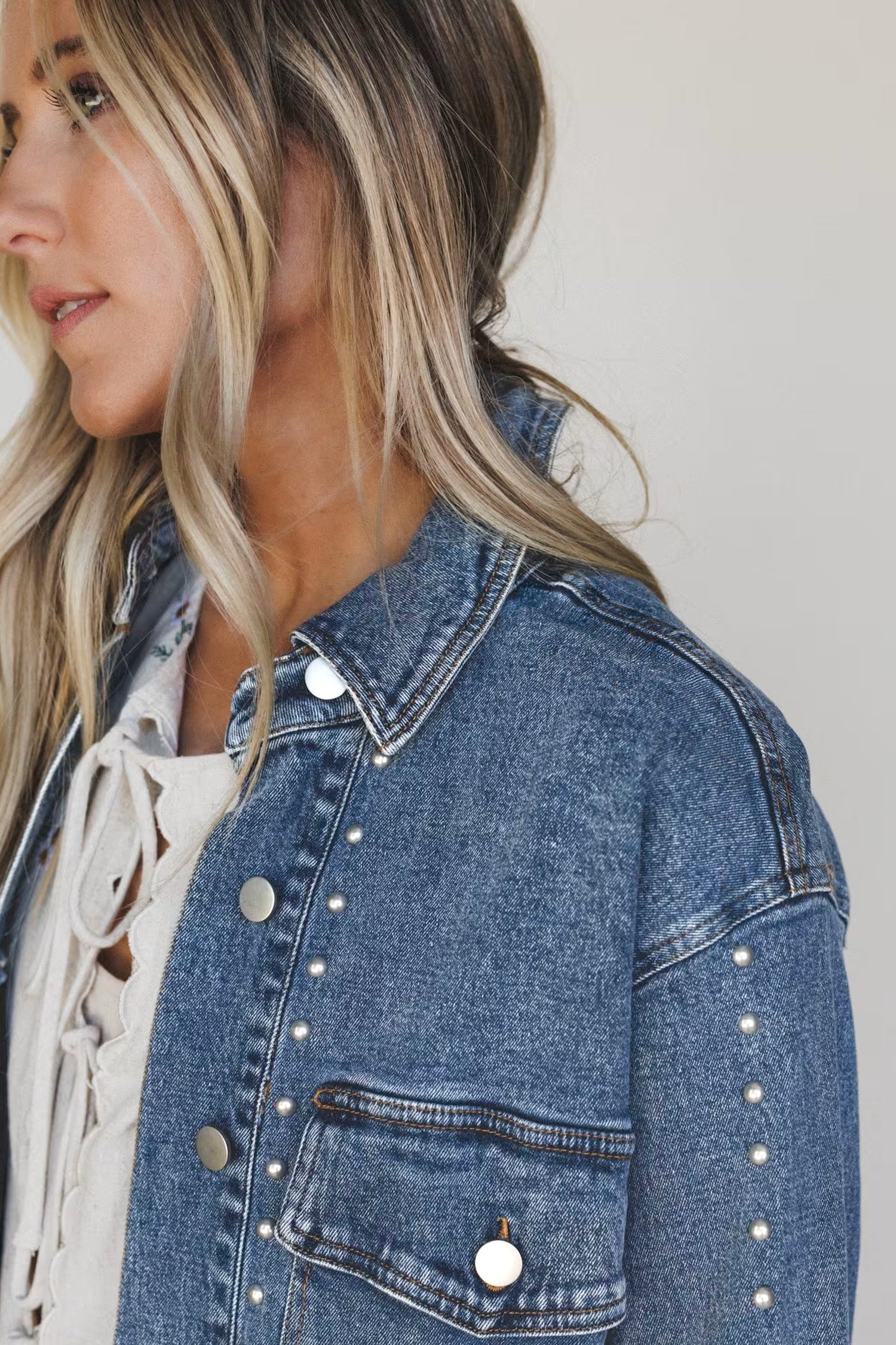 Rivet Embellished Western Style Regular Fit Long Sleeve Denim Jacket – Sail Blue