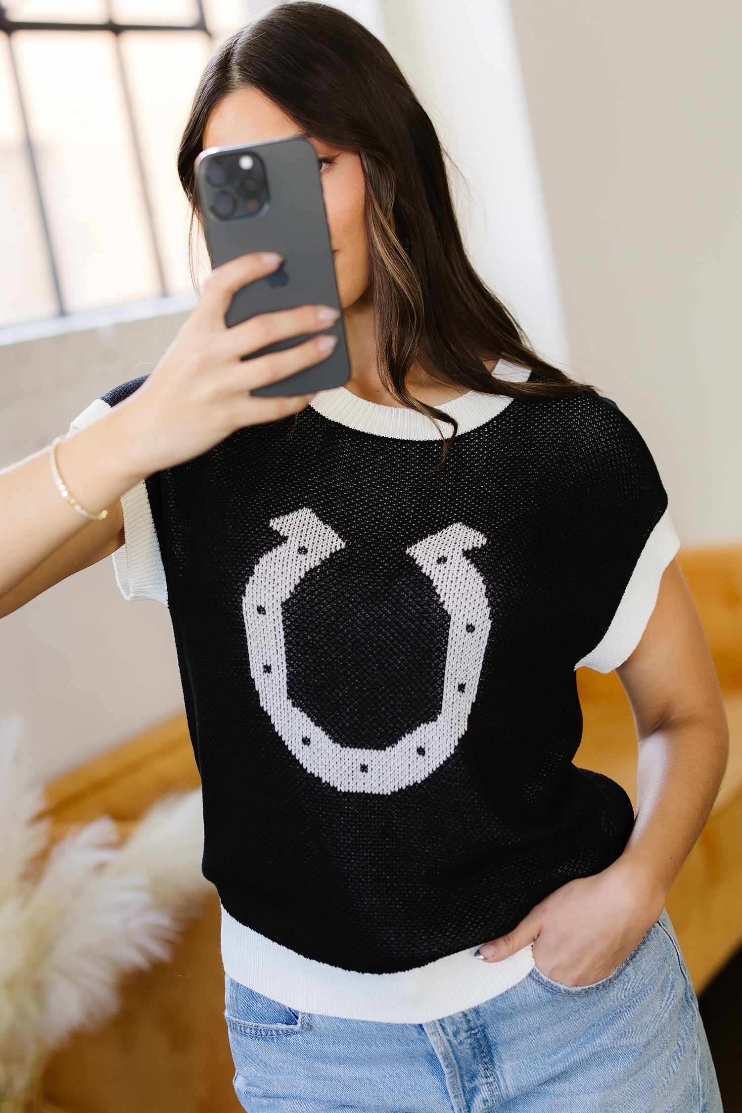 Black Horse Shoe Pattern Contrast Trim Short Sleeve Sweater - Sweaters & Cardigans/Short