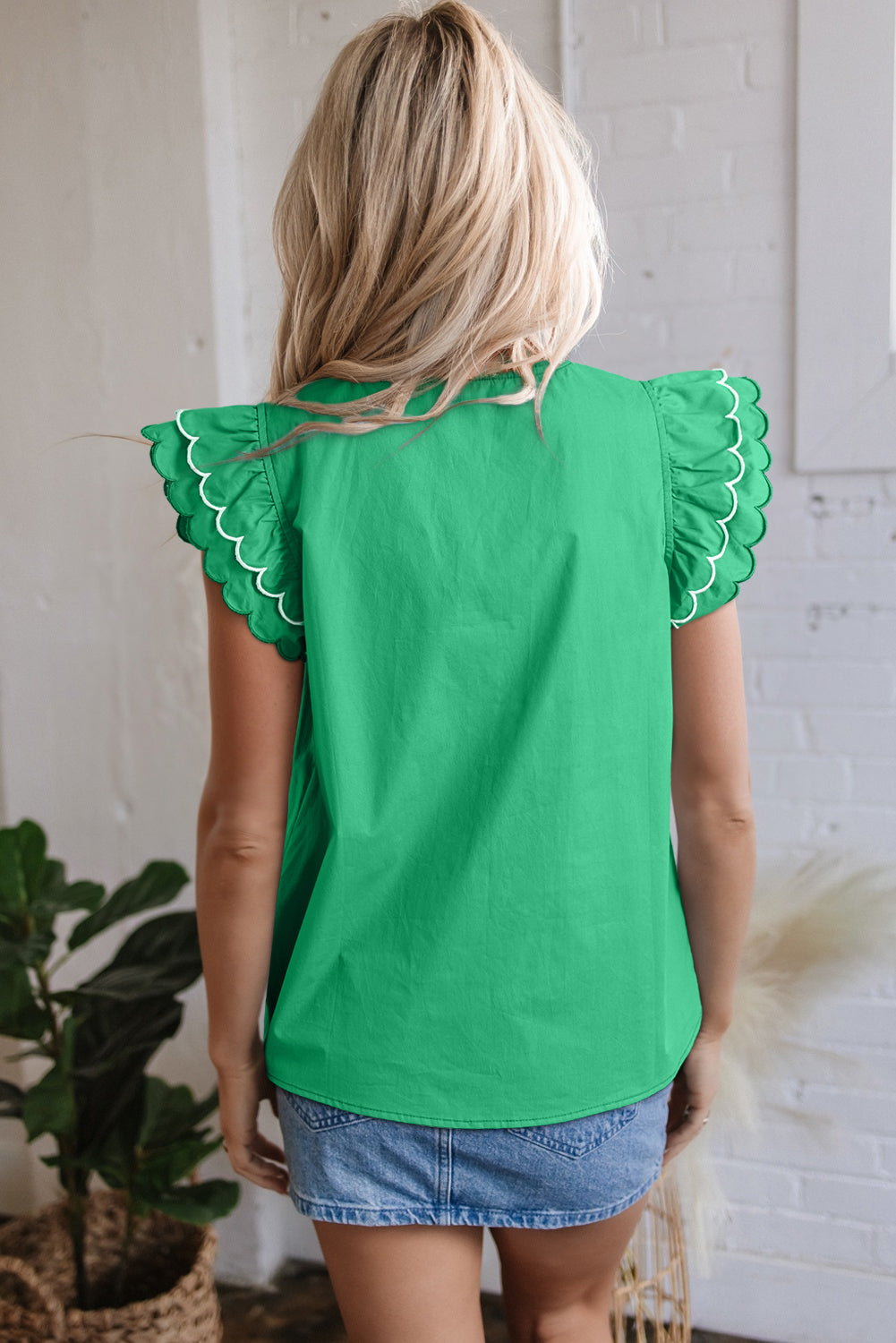 Bright Green Contrast Scallop Trim Short Sleeve V Neck Top eAura