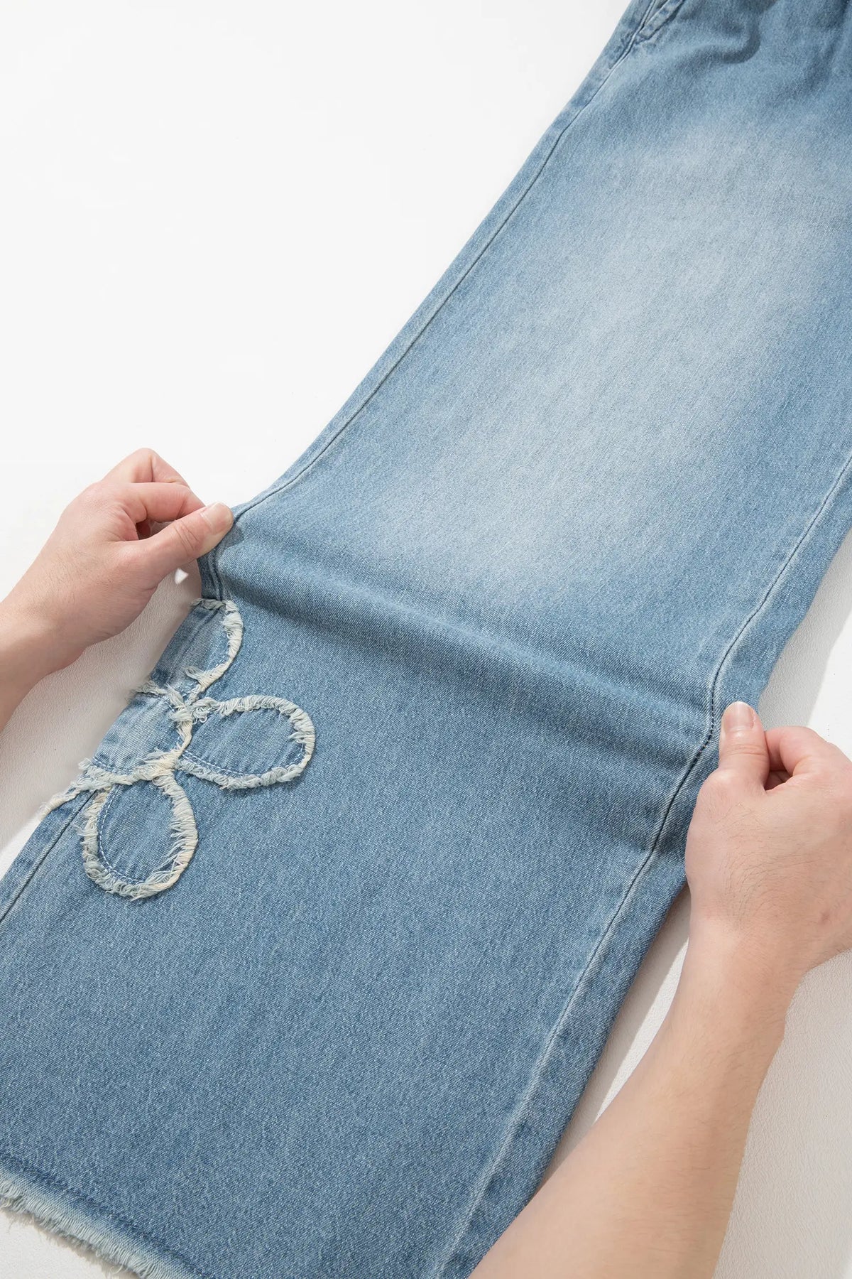Beau Frayed Floral Patch Wide Leg Raw Hem Wide Leg Jeans – Blue