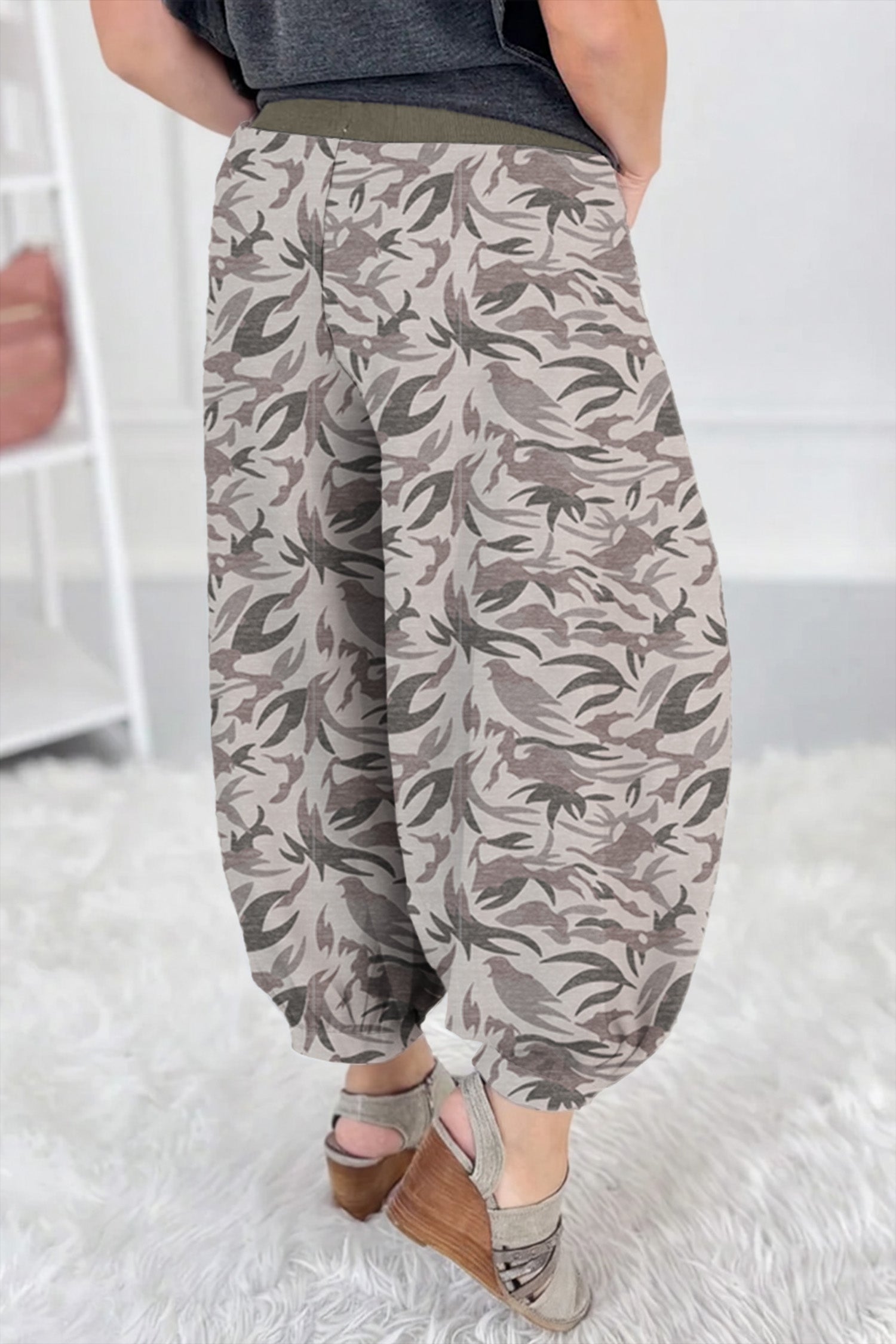 Drawstring Contrast Waistband Camouflage Cargo Barrel Pants – Multicolour