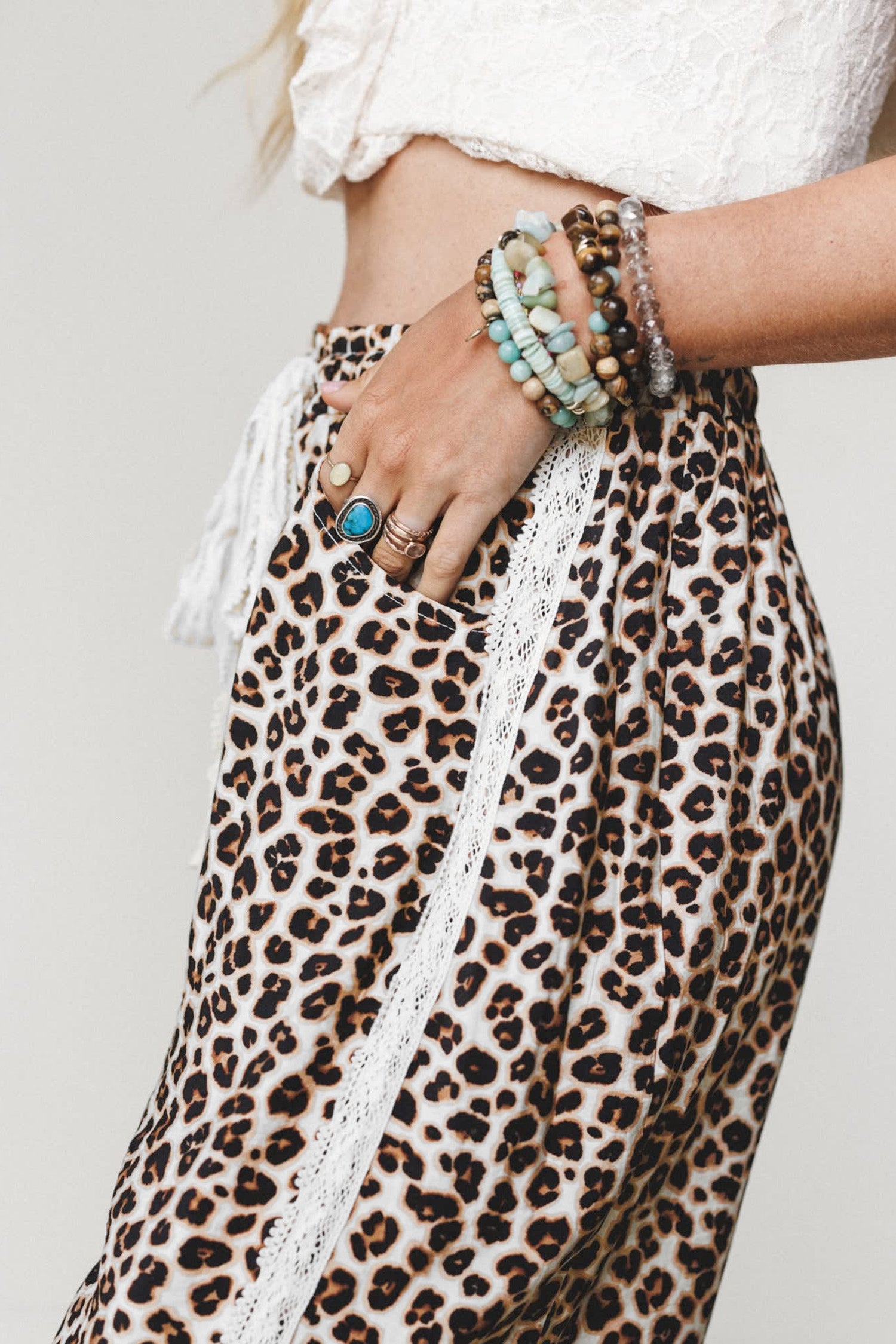 Leopard Print Ankle-Length Elastic Waist Pants – Black