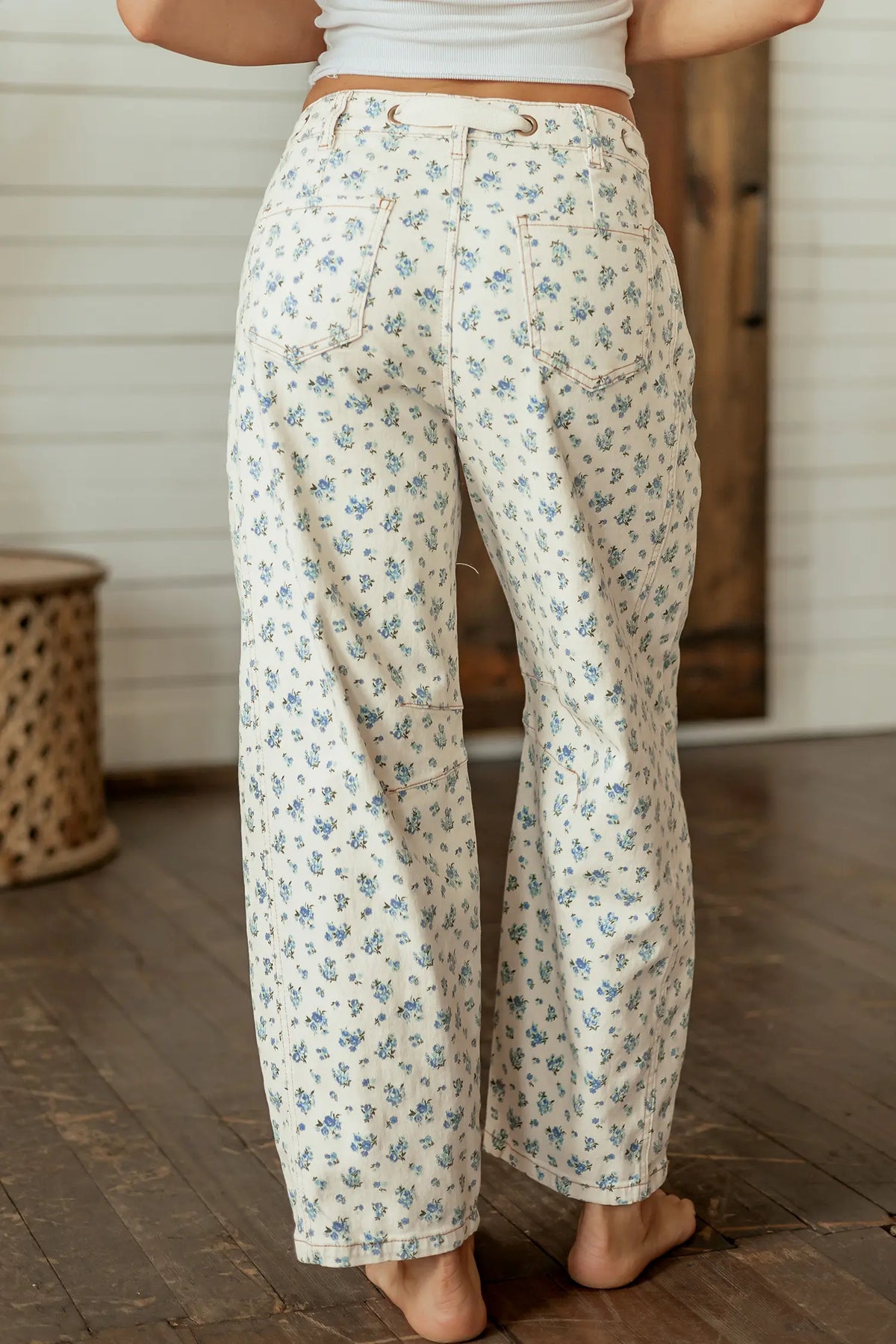 Grommet Knot Waist Floral Barrel Leg Jeans – Beige