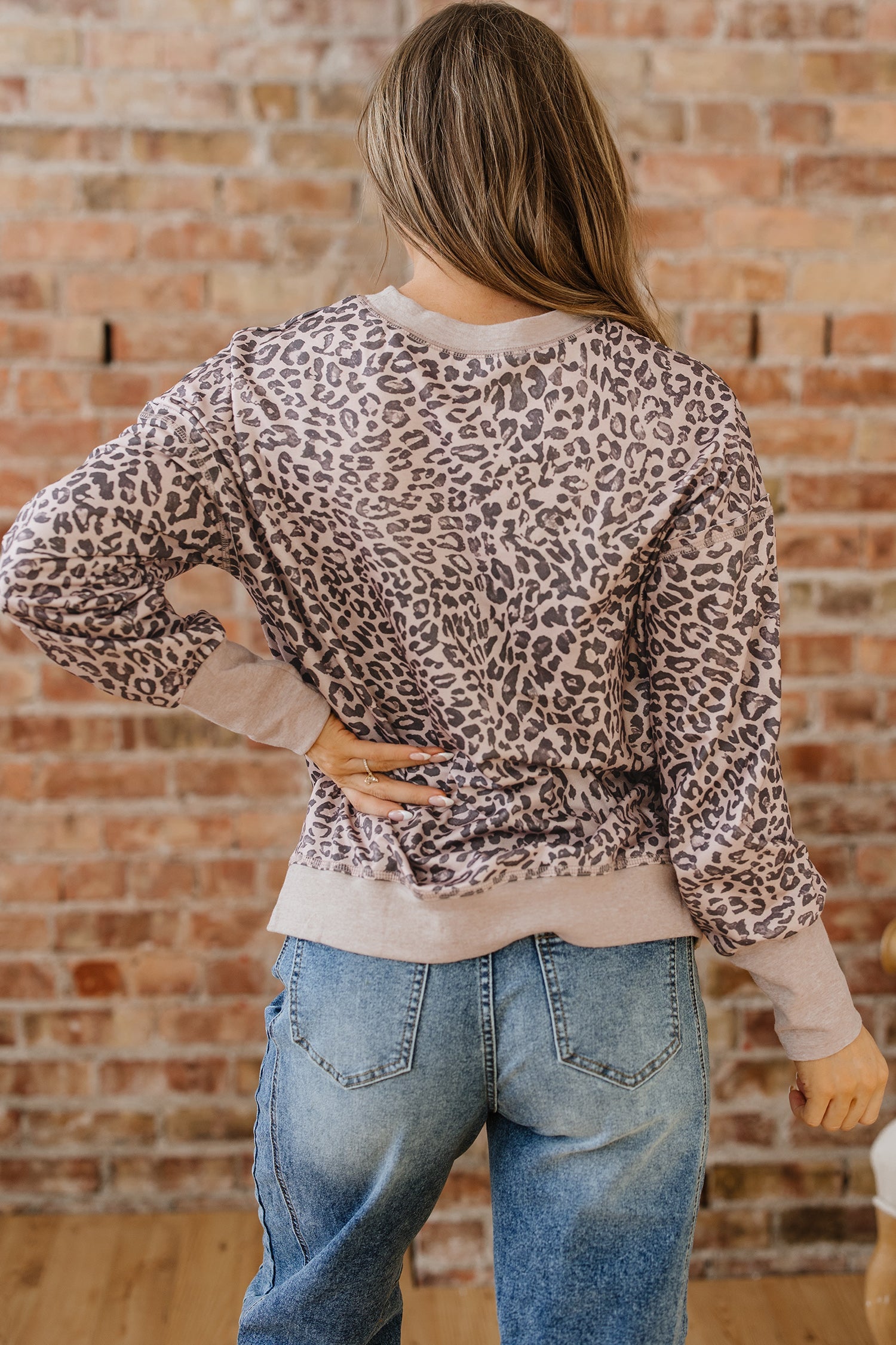 Leopard Print Crew Neck Sweatshirt - eAura