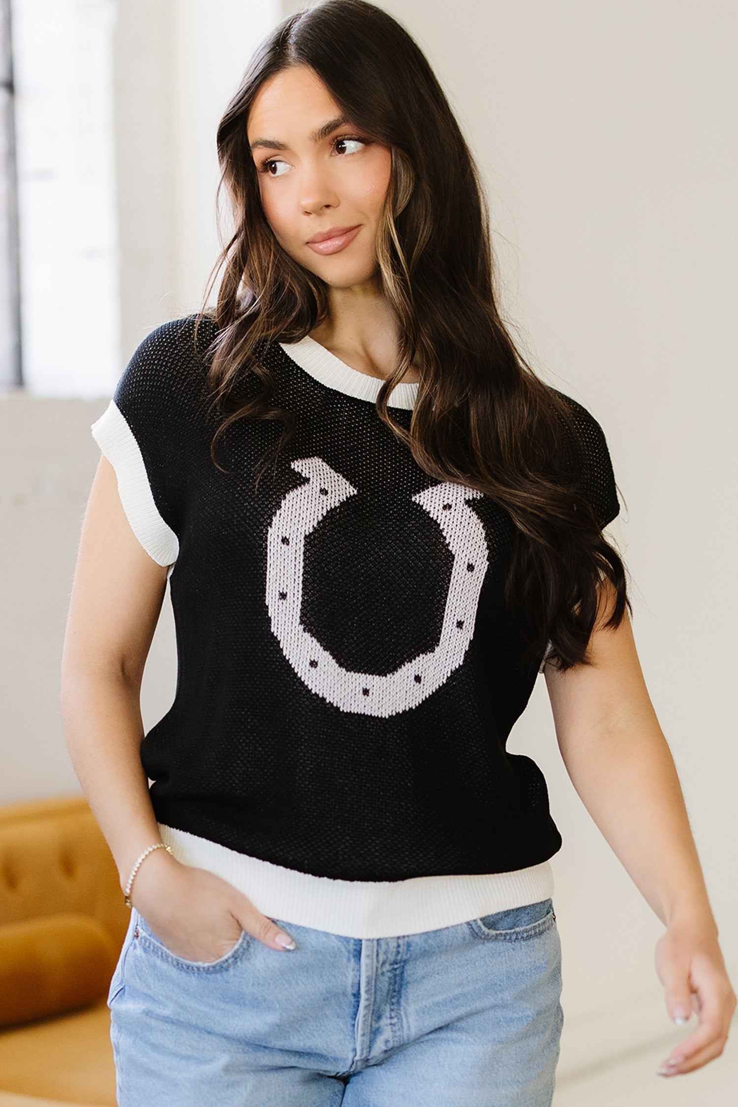 Black Horse Shoe Pattern Contrast Trim Short Sleeve Sweater - Sweaters & Cardigans/Short
