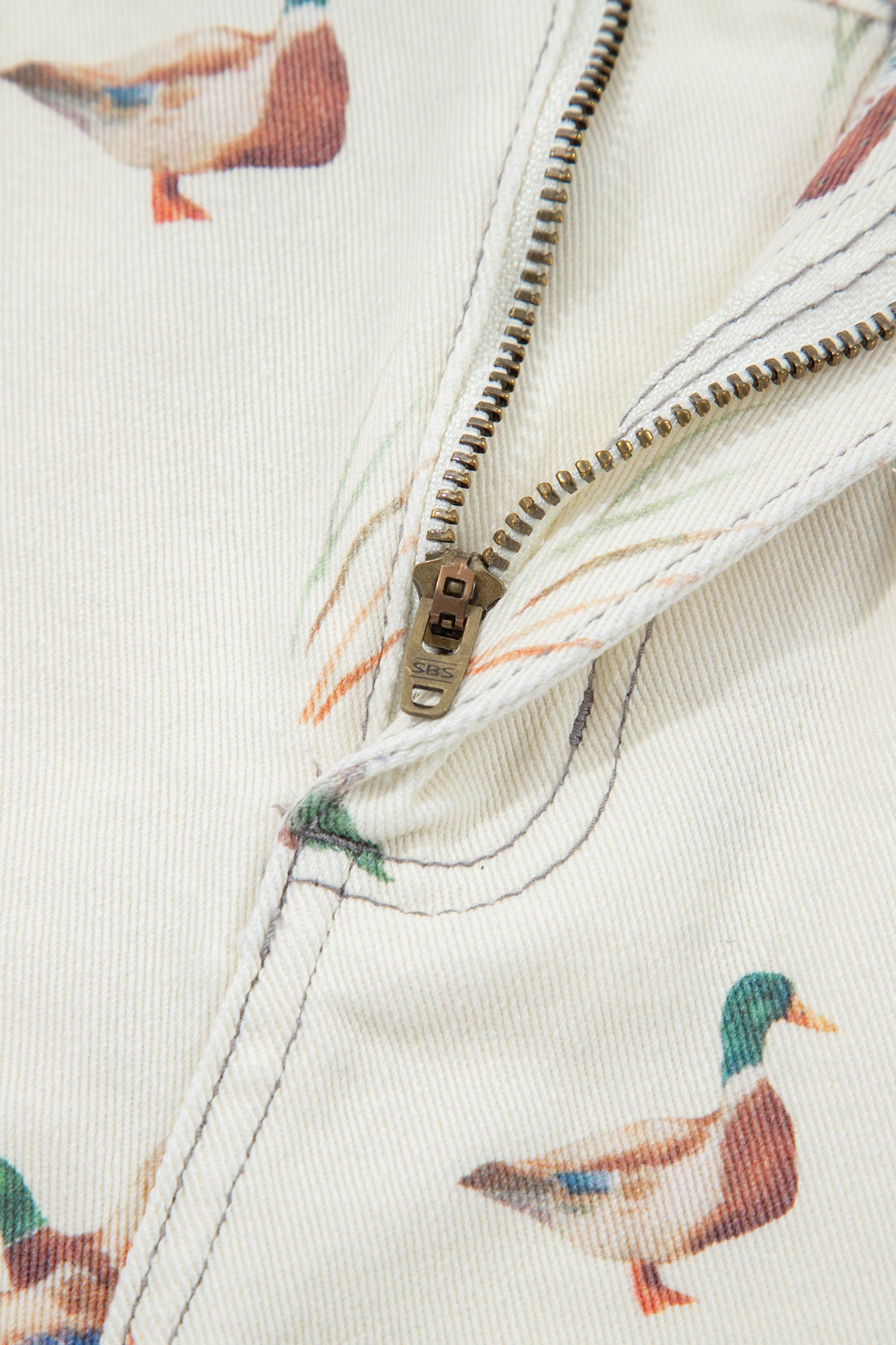 Duck Print High Waist Frayed Hem Denim Shorts – Beige