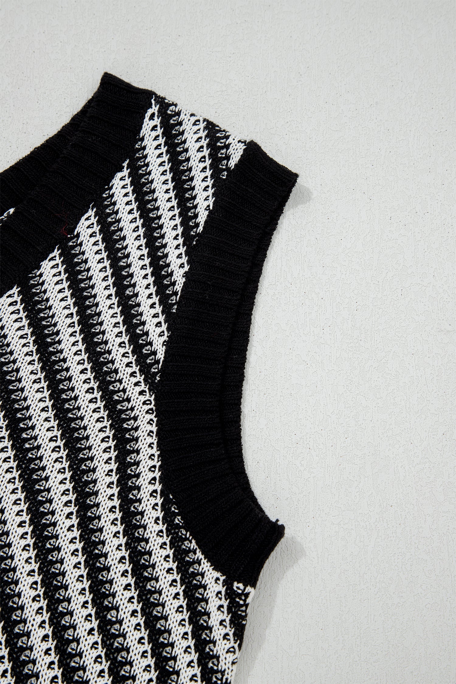 Contrast Chevron Knit V-Neck Sweater Vest