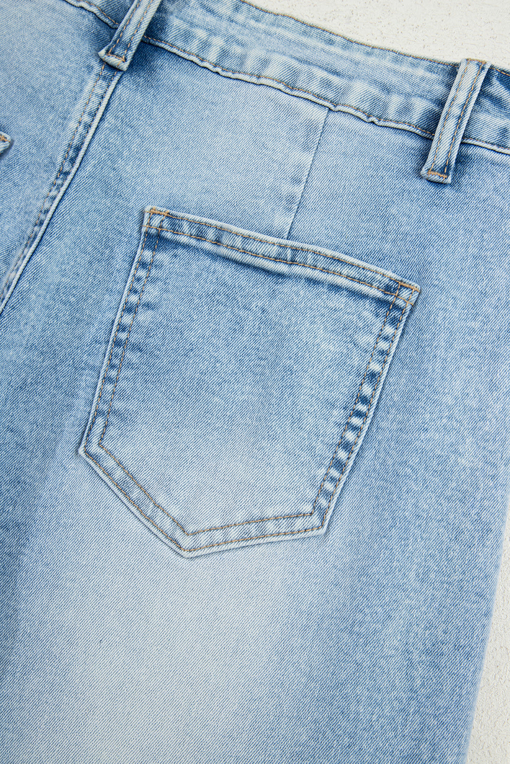 Flower Patched Light Wash Cropped High Waist Jeans - eAura