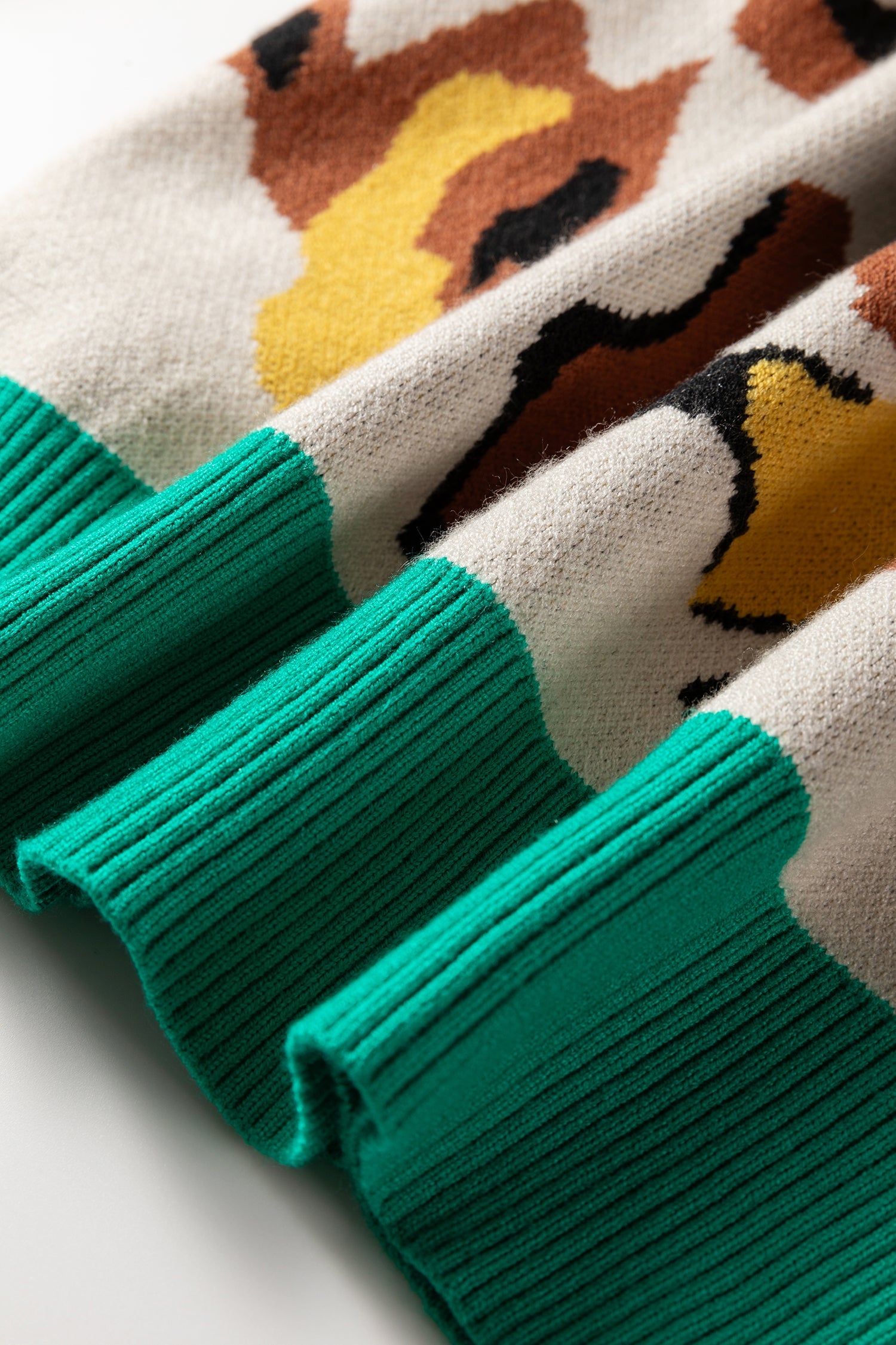 Contrast Ribbed Stripes Detail Animal Pattern Knit Sweater - eAura