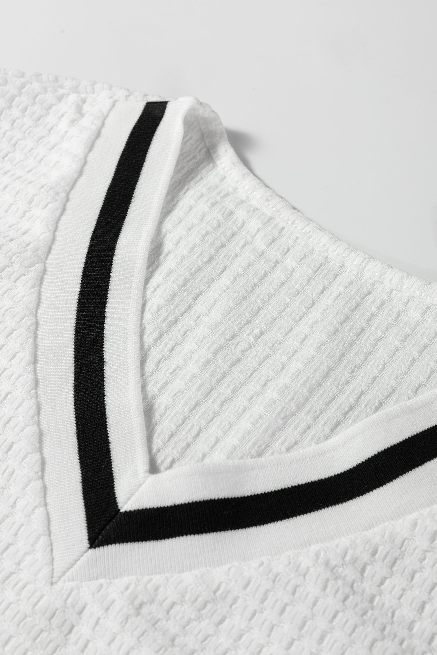 Textured Preppy Striped Trim V-Neck Pullover - eAura