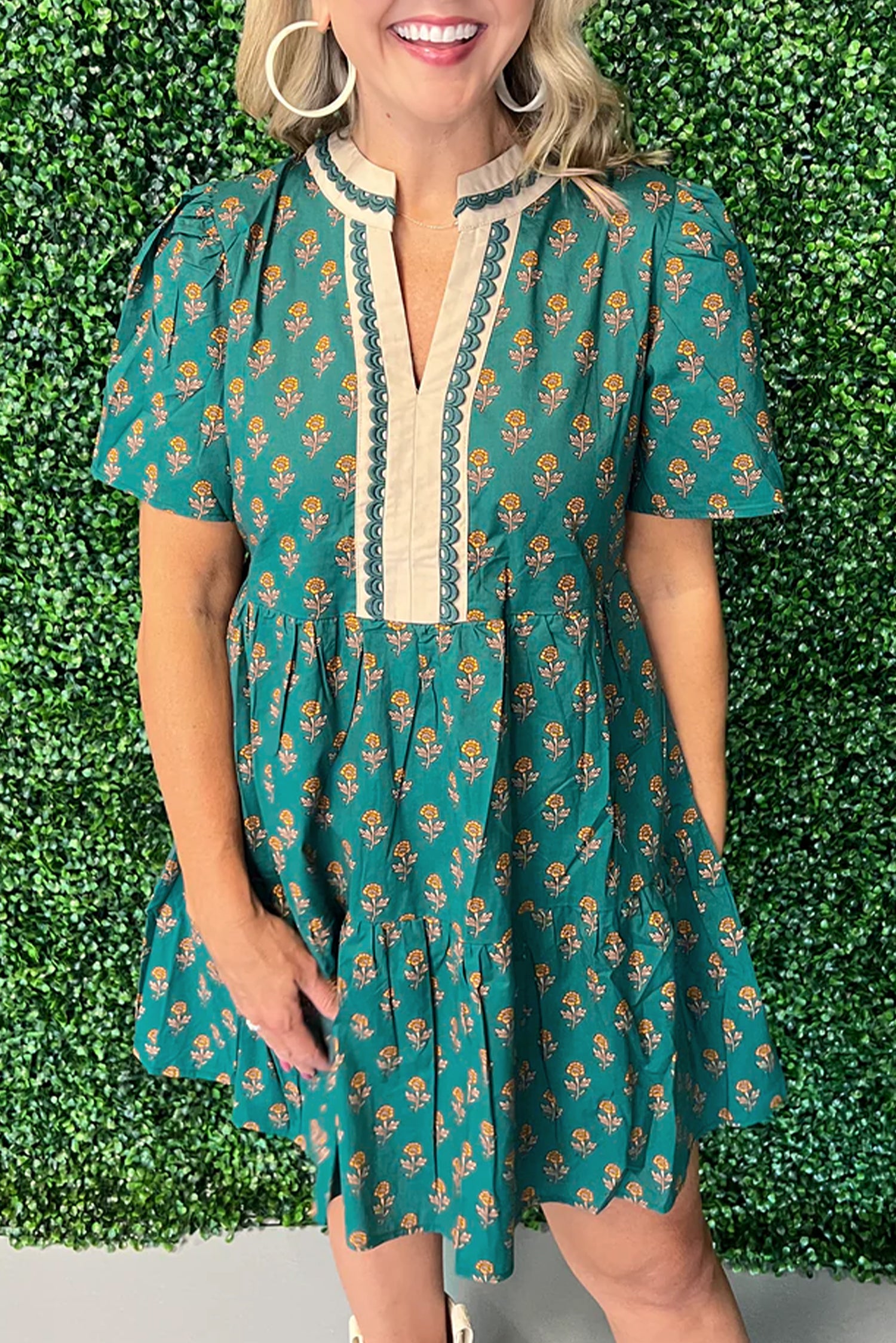 Green Contrast Trim V-Neck Short Sleeve Floral Dress