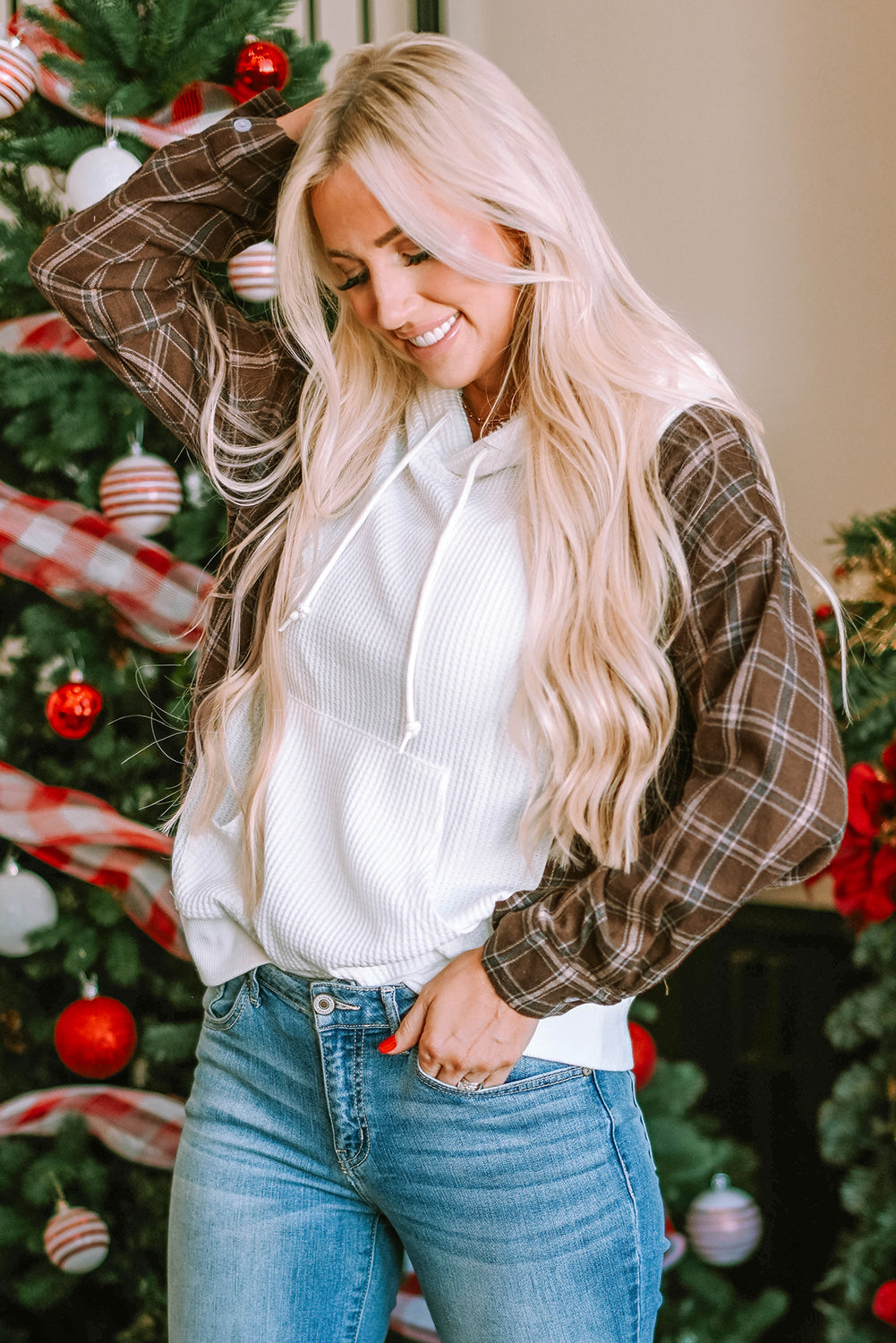White Waffle Patch Plaid Sleeve Kangaroo Pocket Hoodie eAura