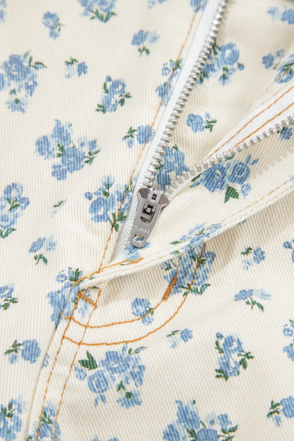 Grommet Knot Waist Floral Barrel Leg Jeans – Beige